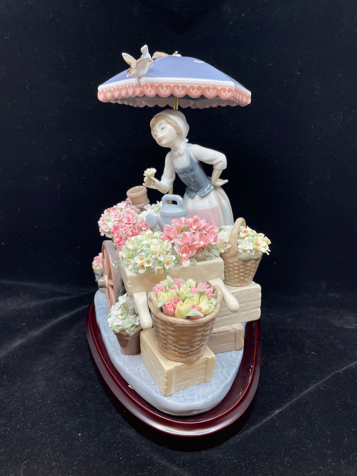 Lladro #1454 "Flowers of the Season" with Box (J8ZA7T)