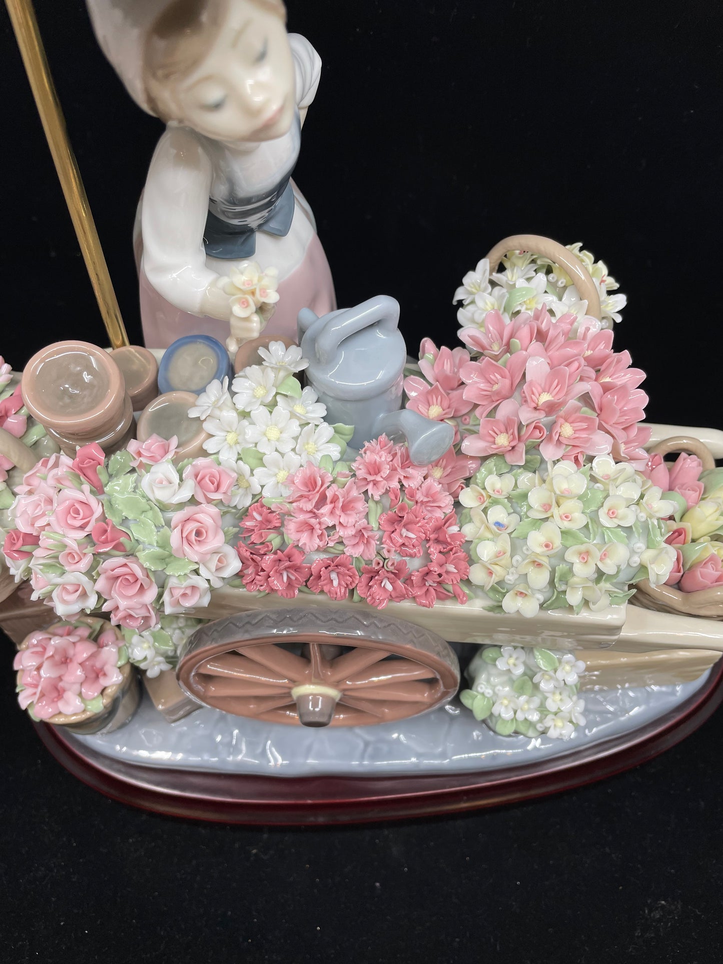 Lladro #1454 "Flowers of the Season" with Box (J8ZA7T)