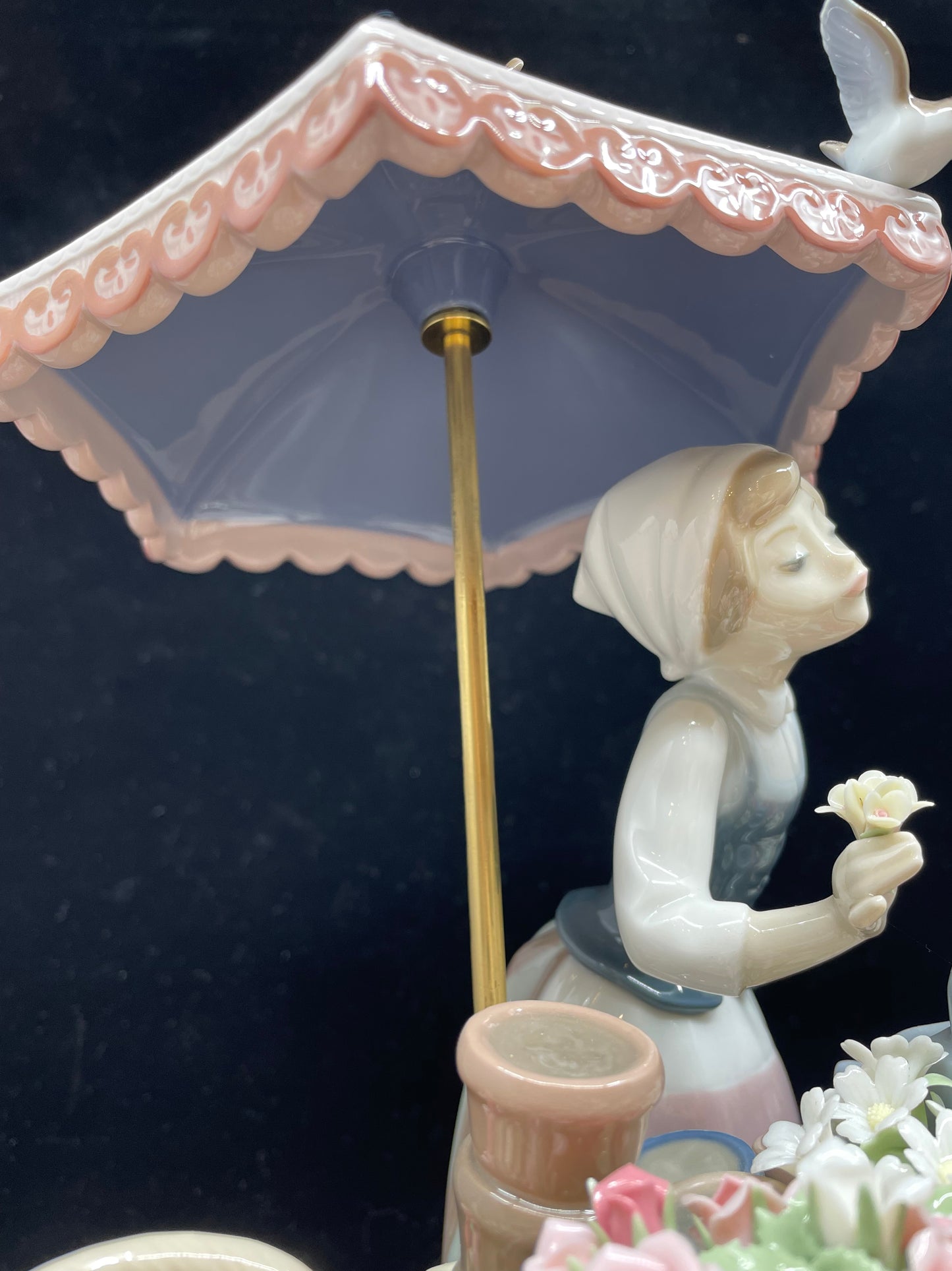 Lladro #1454 "Flowers of the Season" with Box (J8ZA7T)