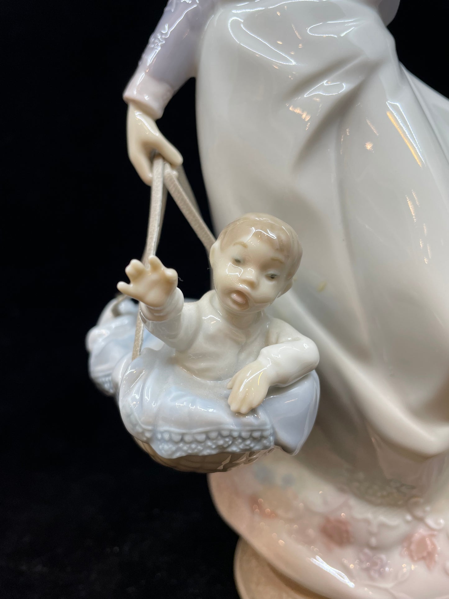 Lladro "Away We Go" #5674 With Original Box (CWAGFW)