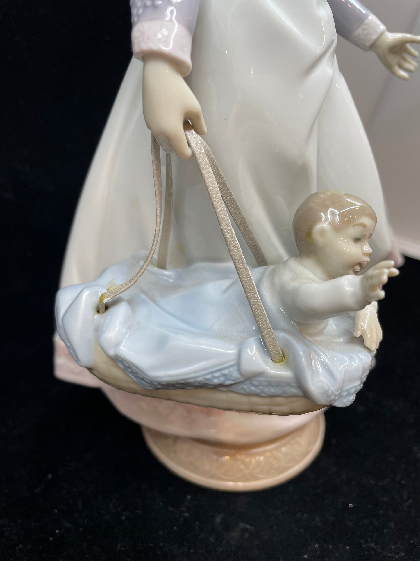 Lladro "Away We Go" #5674 With Original Box (CWAGFW)