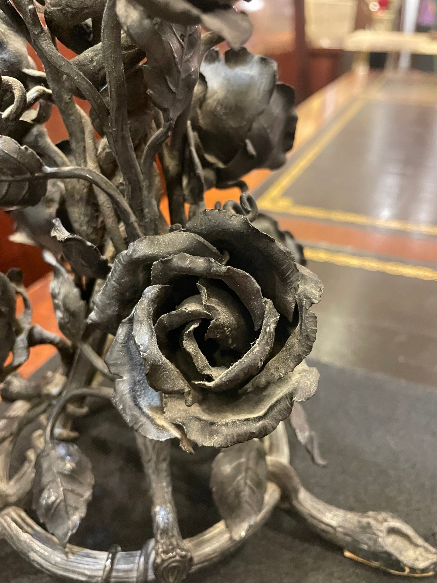 Iron Rose and Snake Lamp (X2DLXD)