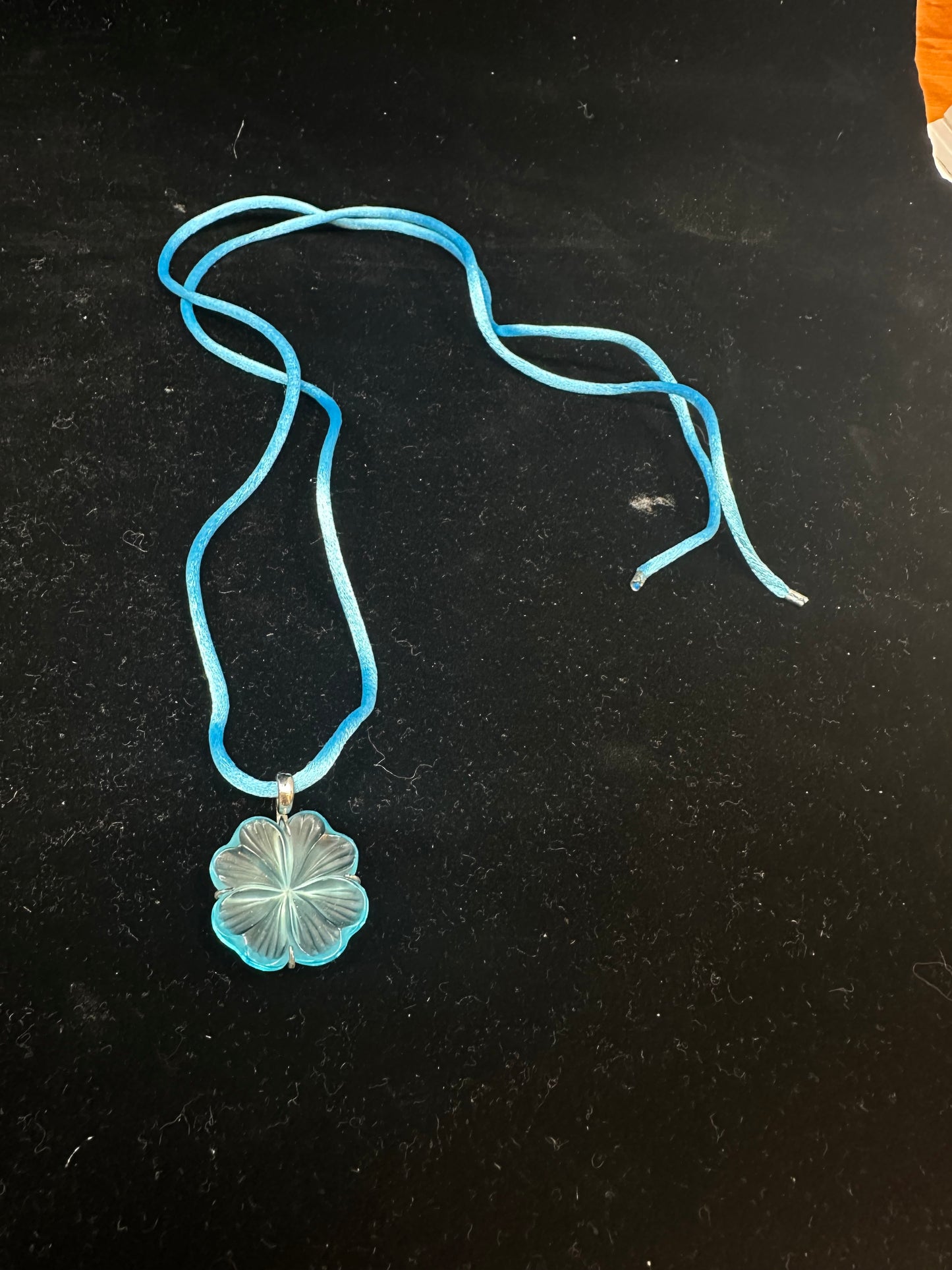 Lalique Blue Flower Necklace (JP6XZB)