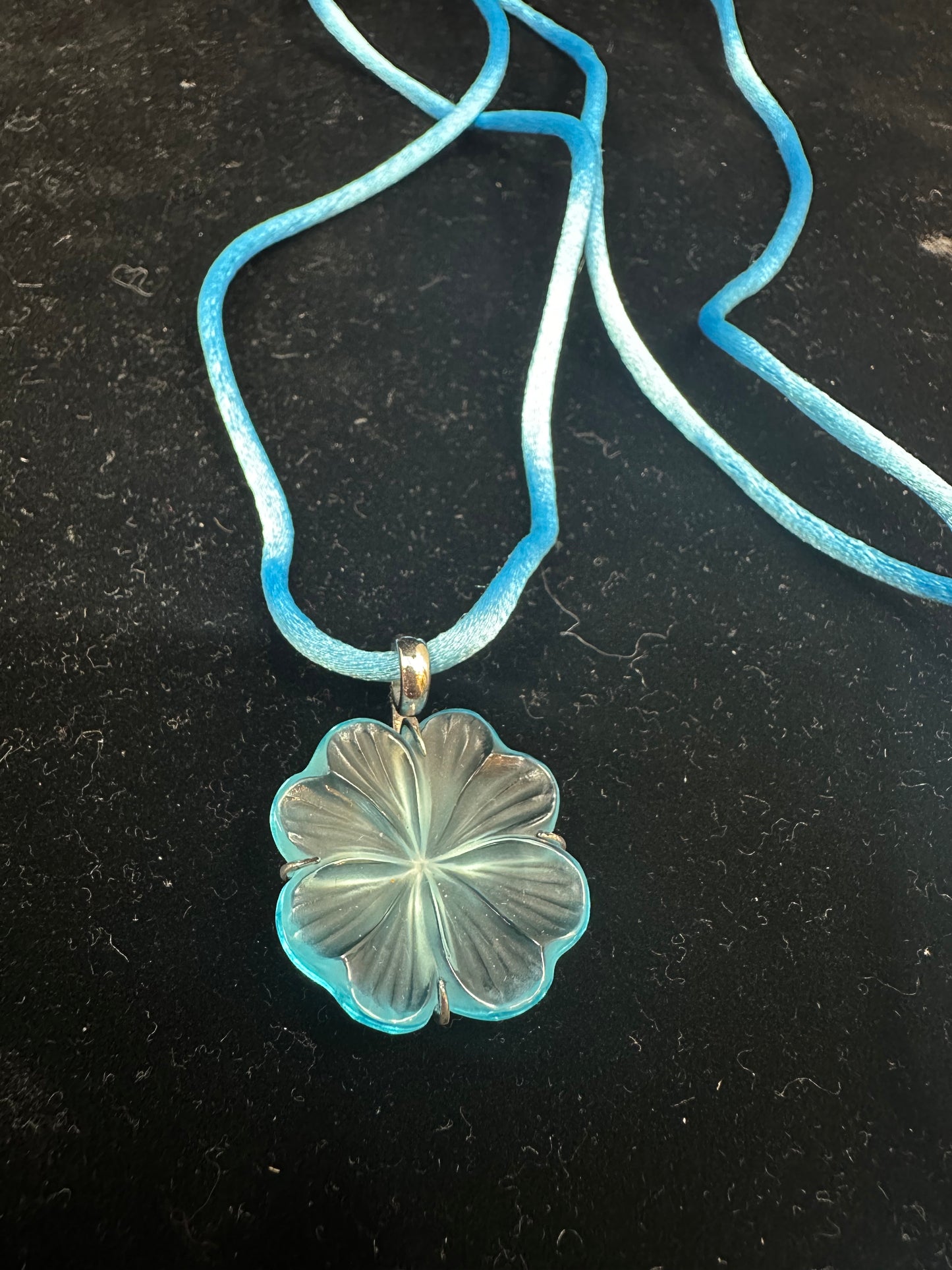 Lalique Blue Flower Necklace (JP6XZB)