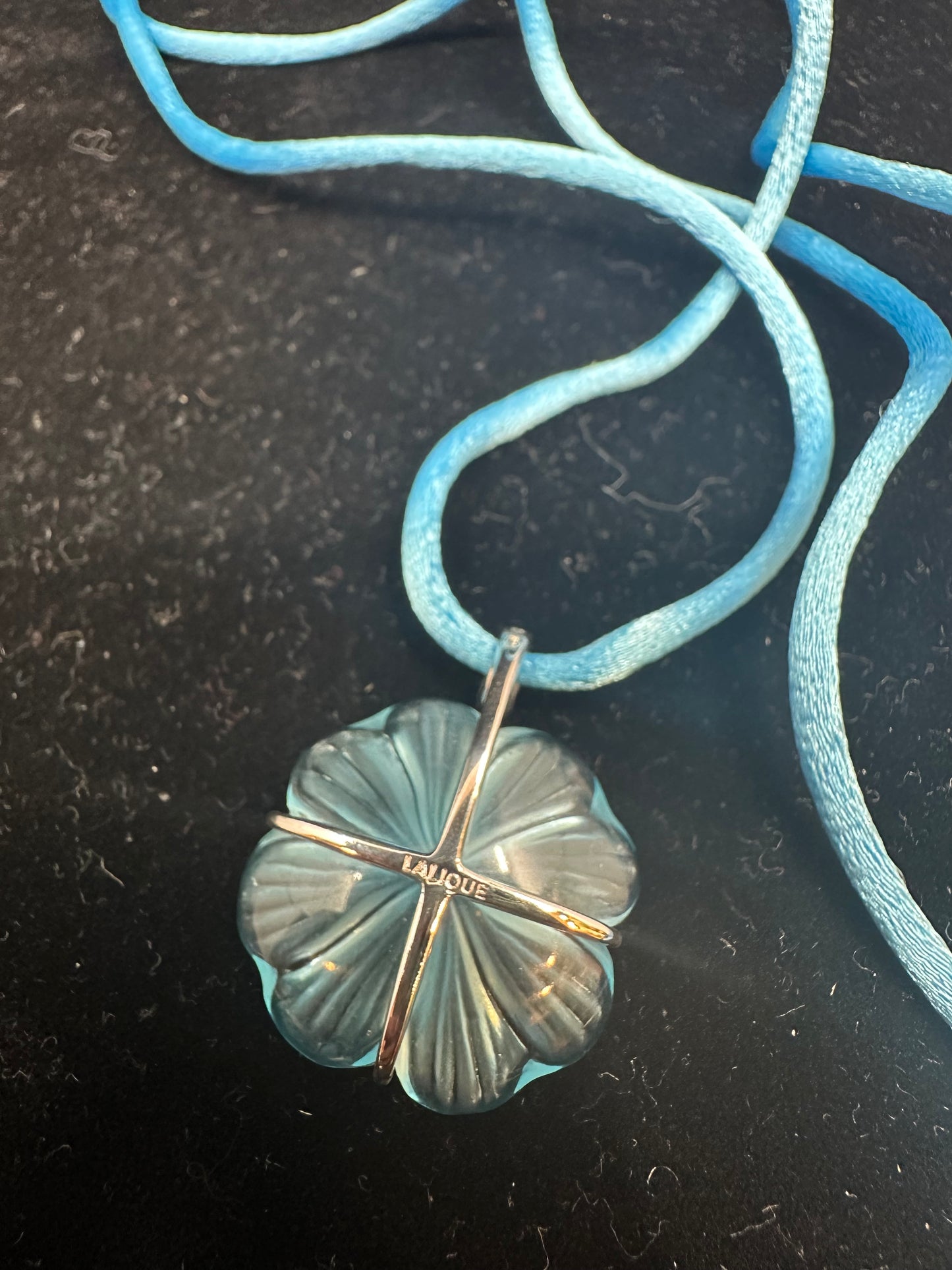 Lalique Blue Flower Necklace (JP6XZB)