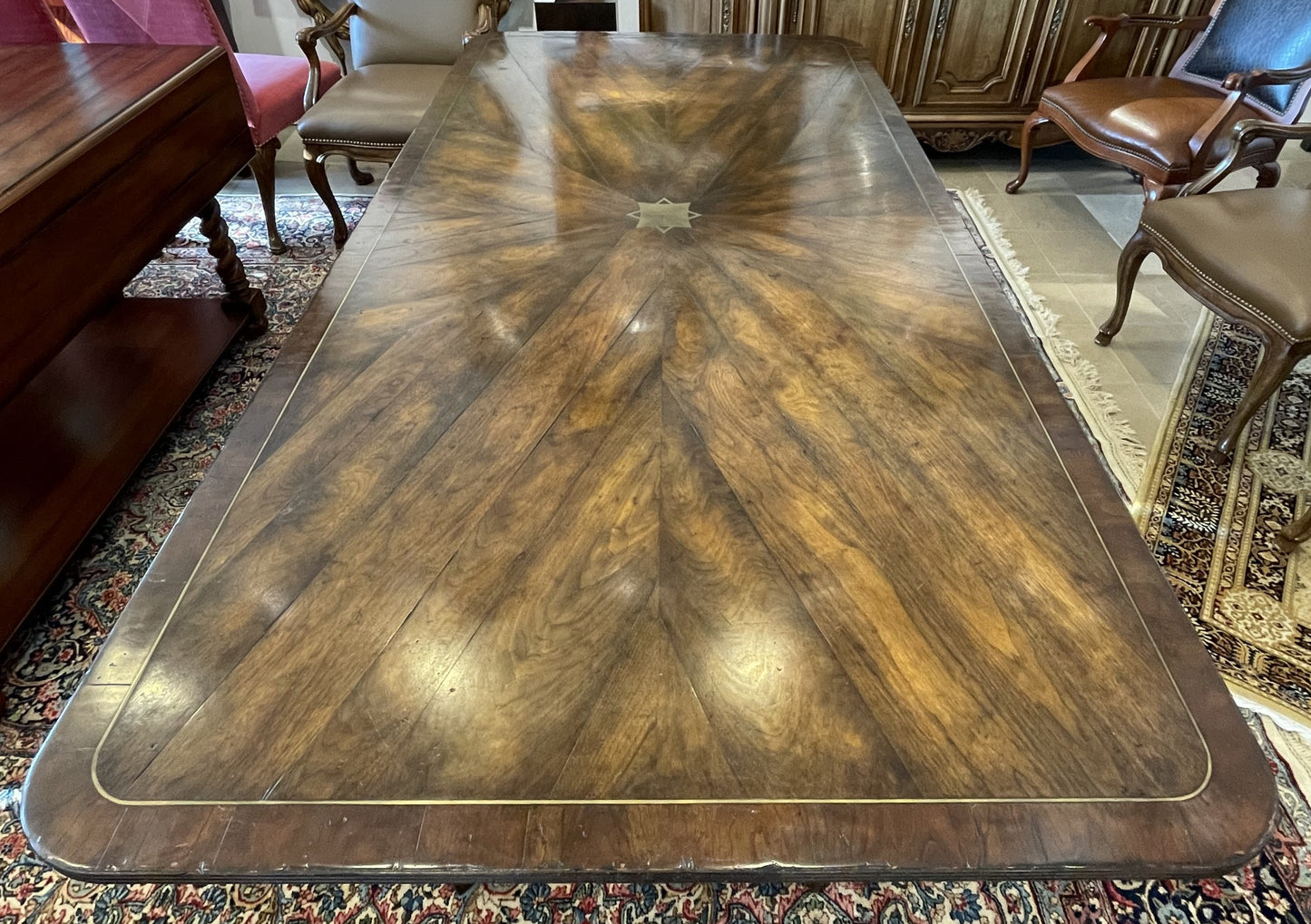 Holly Hunt Custom Dining Table (ZQQA7F)