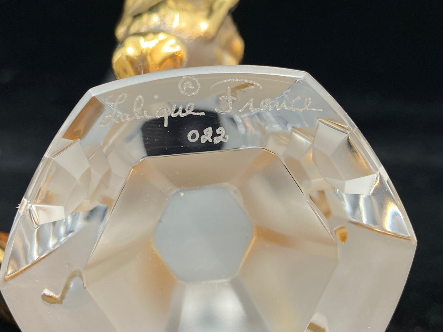 Lalique Abeilles Gold Decanter (ZU4347)