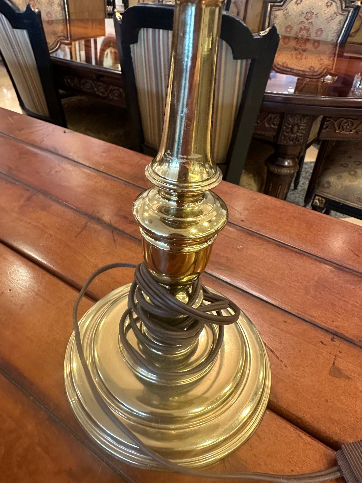 Brass Stick Lamp (VJU7KU)