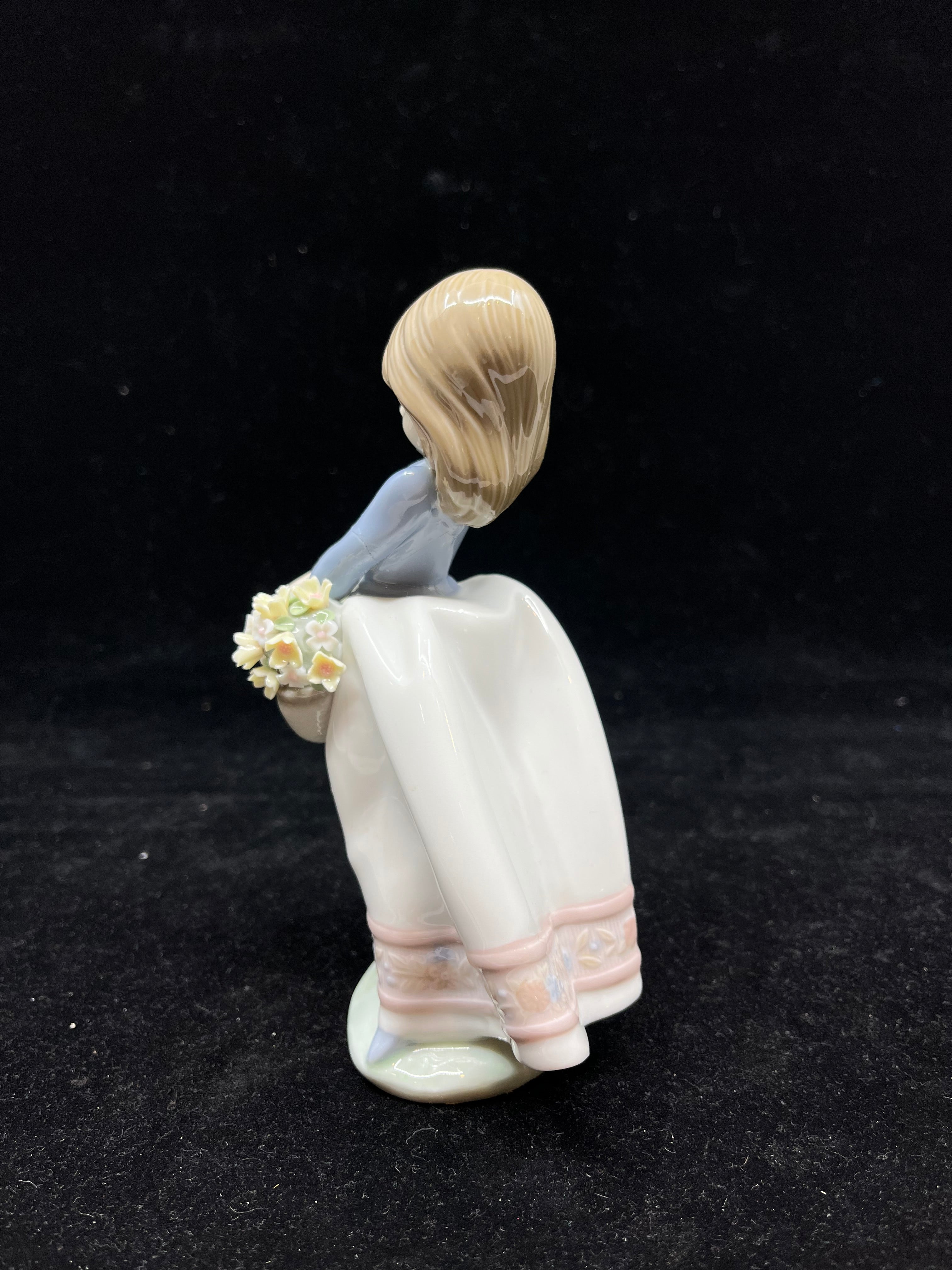 Lladro 'Girl deals with Flower Basket’