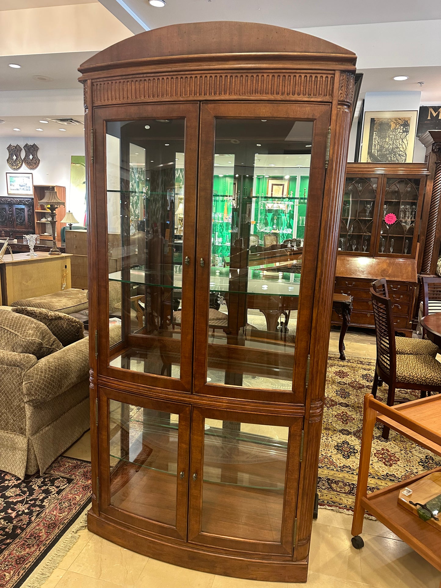 Stanley Curved Front Curio Cabinet (3ZREVY)