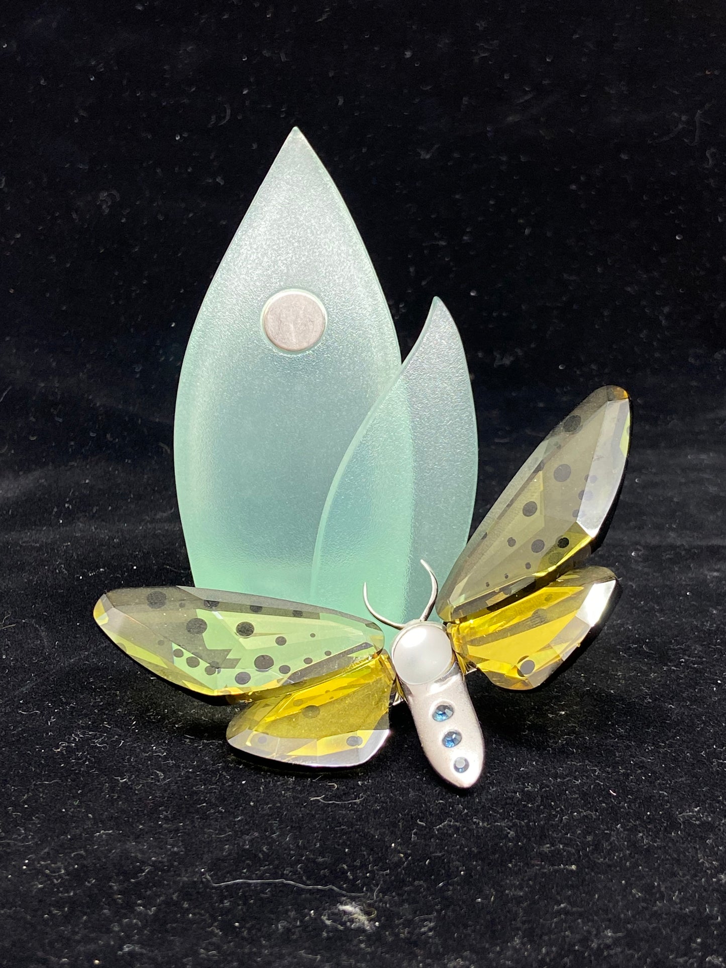 Swarovski Amorita Jonquil Butterfly on Acrylic Leaf Display (Q5GU34)