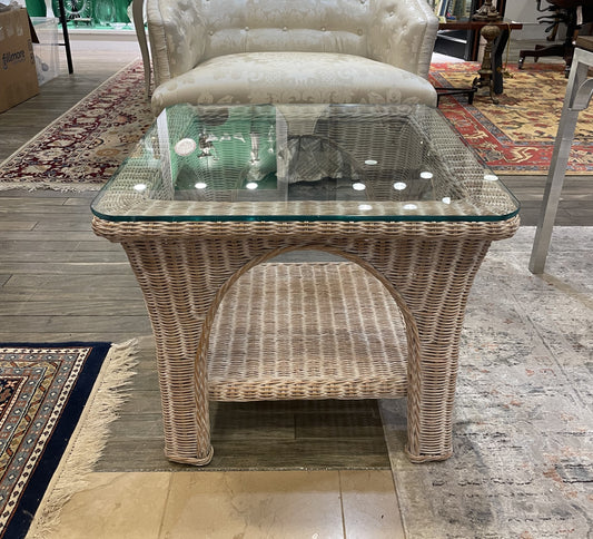 Henry Link Wicker Glass Top End Table (0A9009)