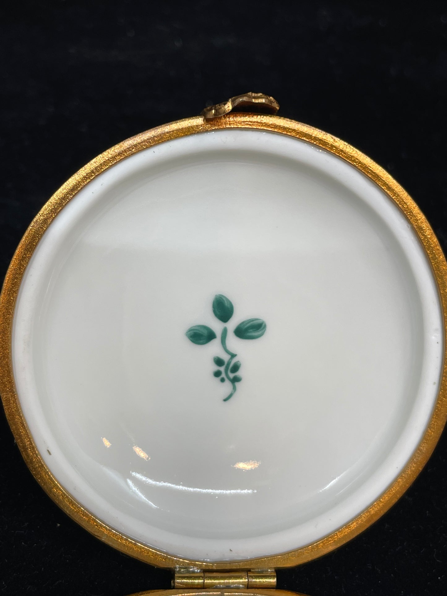 Limoges Wreath Trinket Box (DLZD9R)