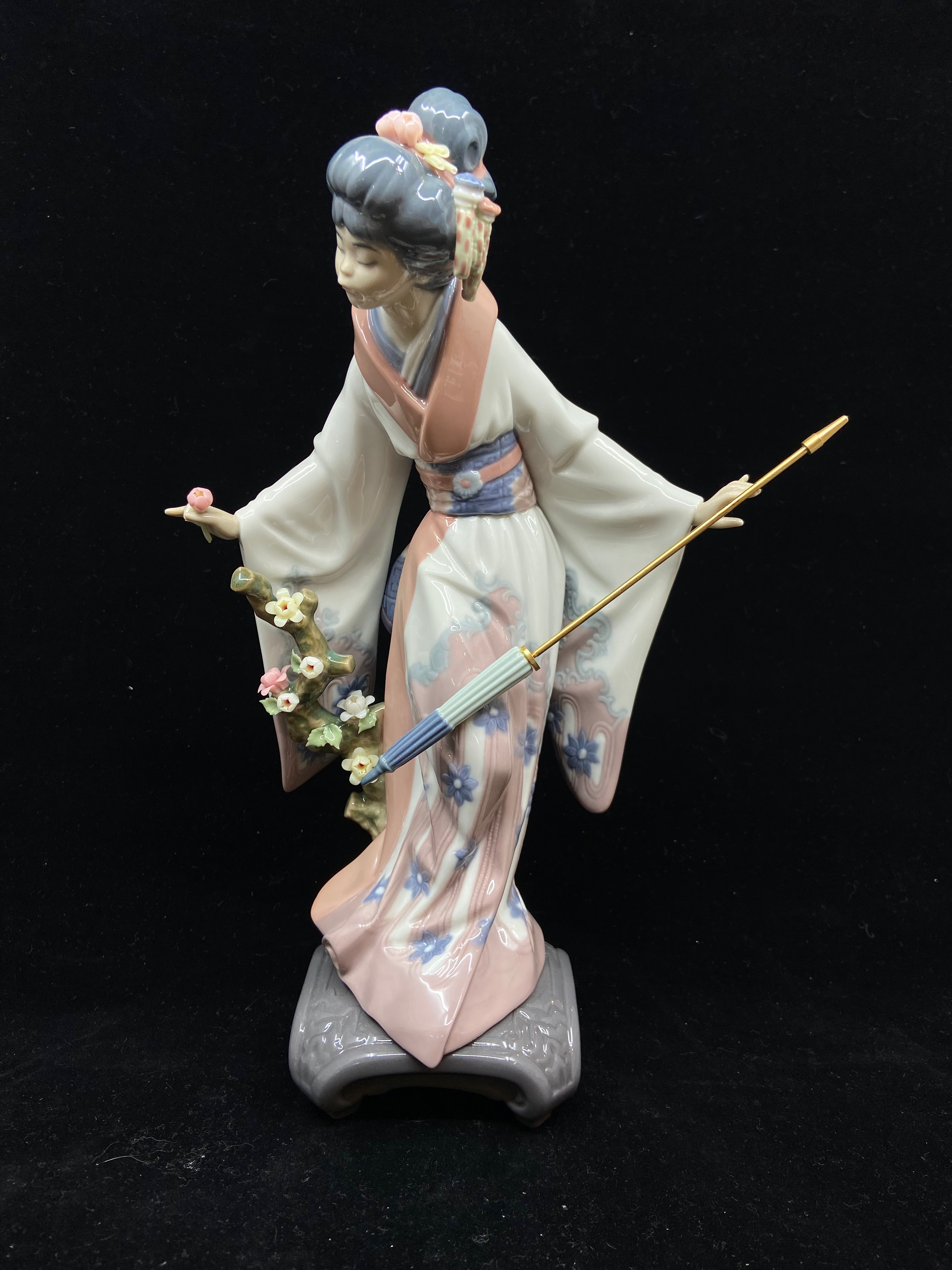 Lladro Teruko Geisha Girl w/ Parasol #1451 (K9HEUK) – The Perfect Thing