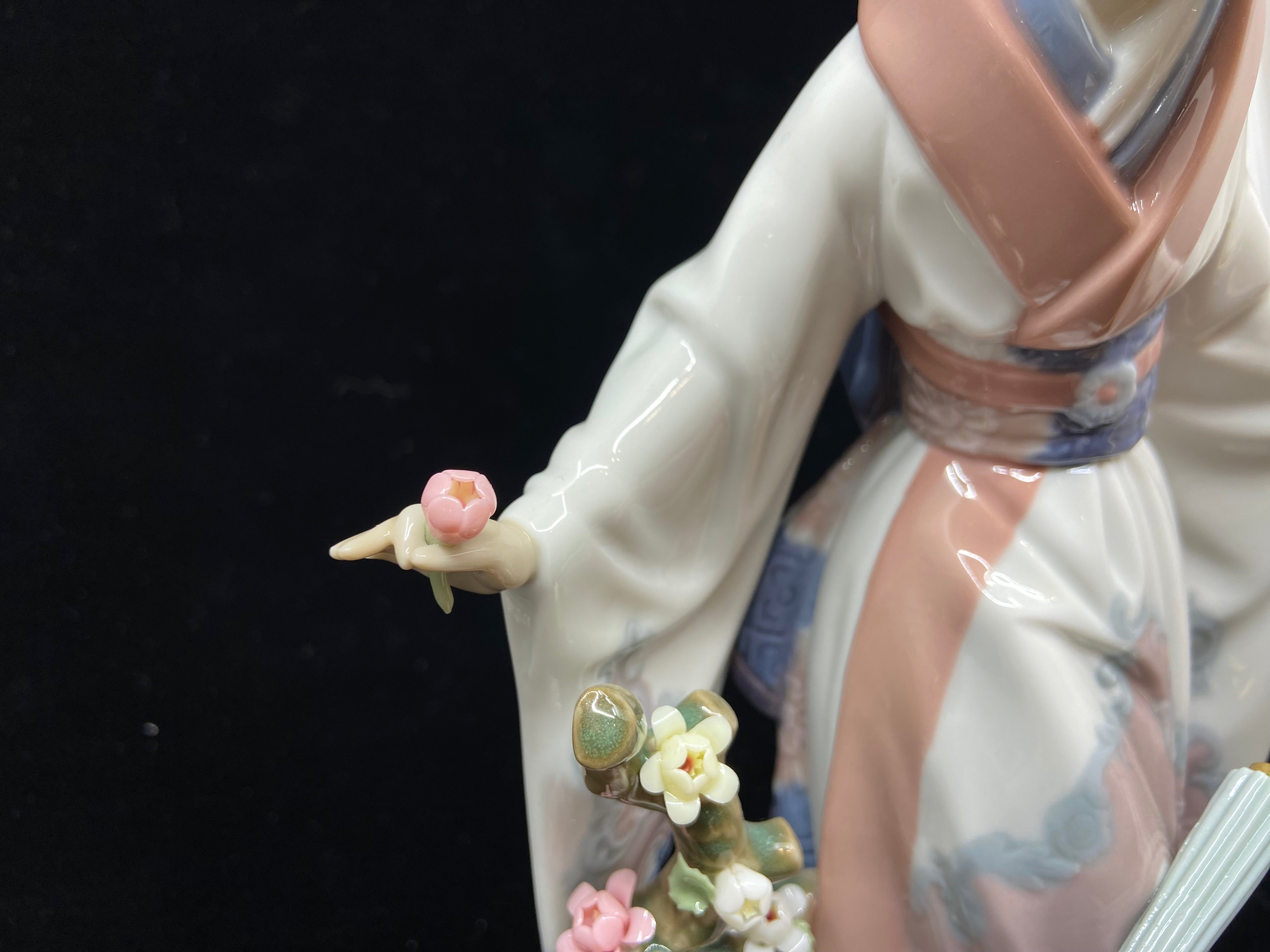 Lladro Teruko Geisha Girl w/ Parasol #1451 (K9HEUK) – The Perfect Thing