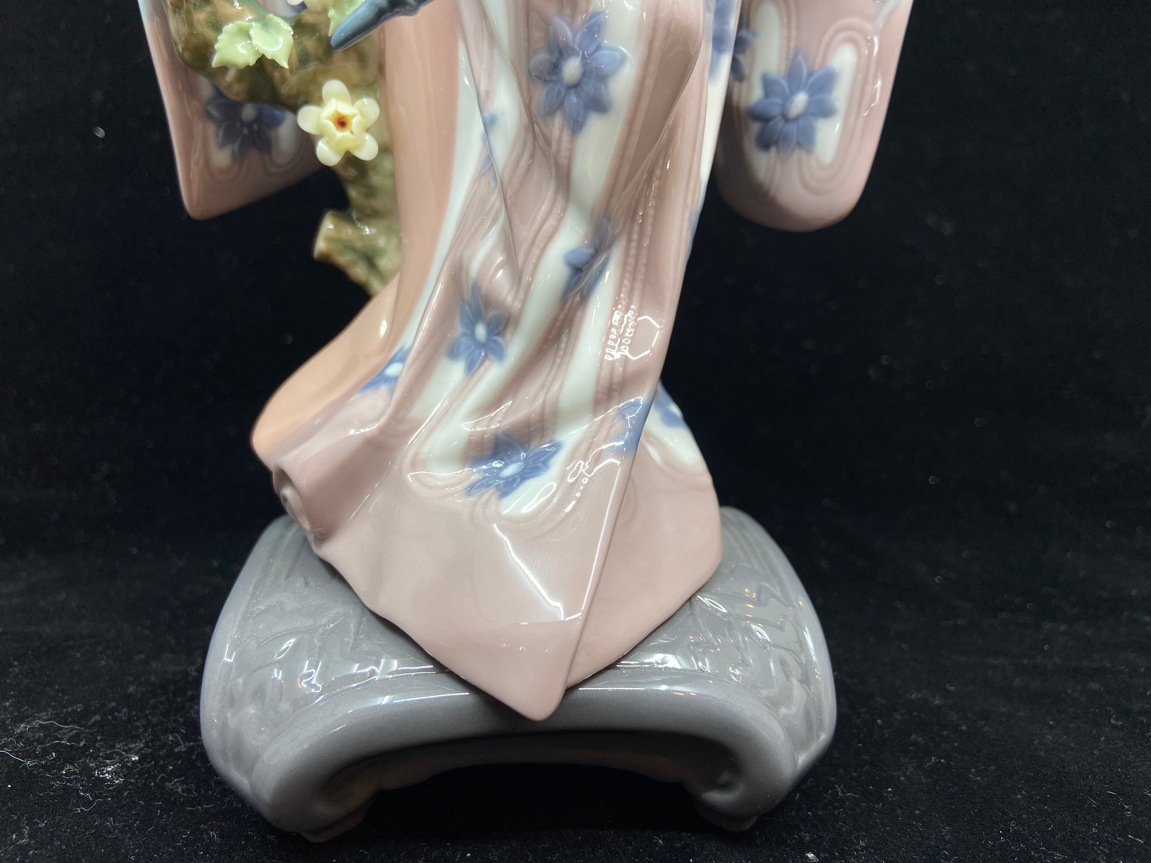 Lladro Teruko Geisha Girl w/ Parasol #1451 (K9HEUK) – The Perfect Thing