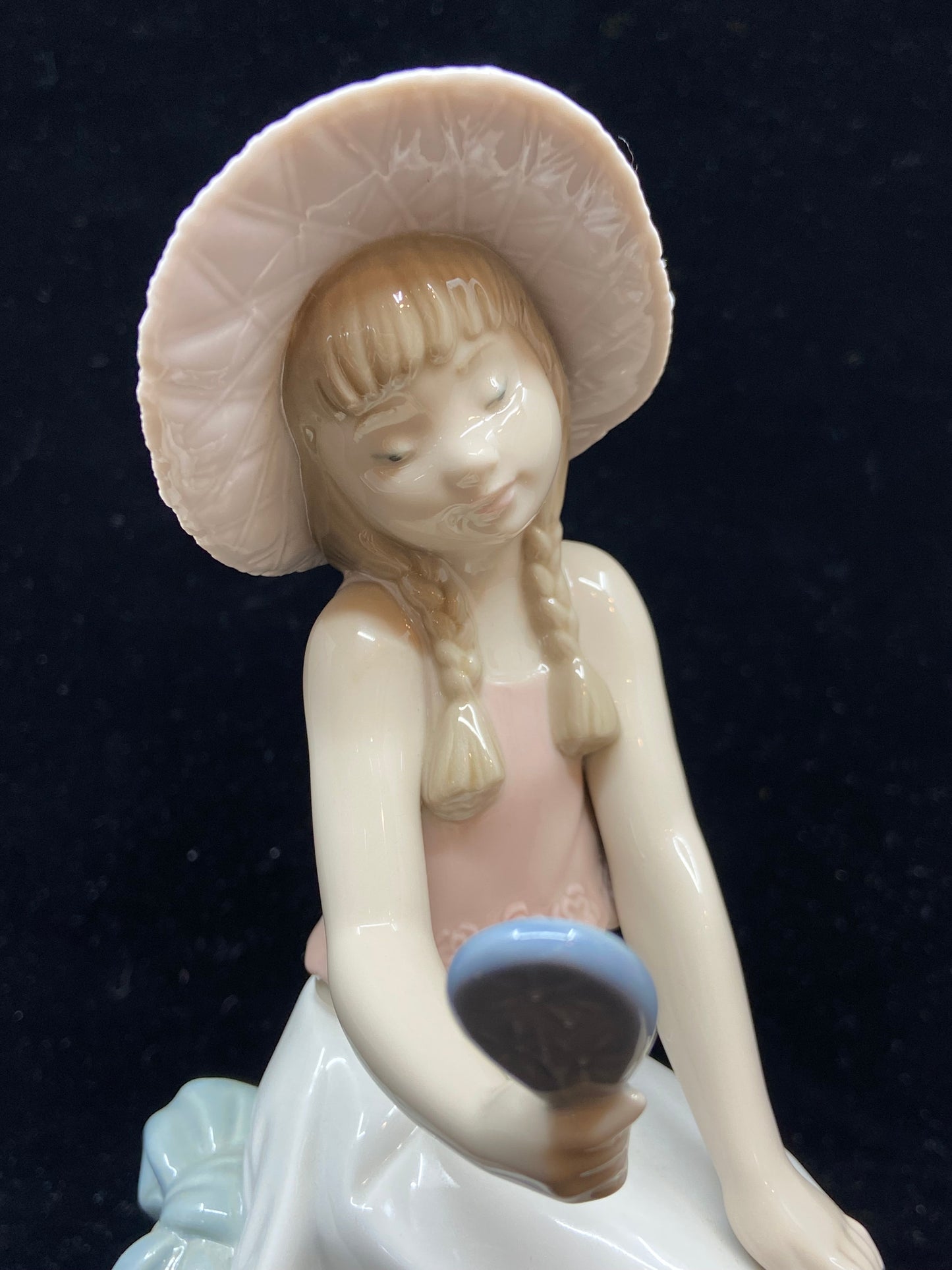 Lladro I Feel Pretty Girl with Mirror Porcelain FIgurine #8238 (3PLQH5)