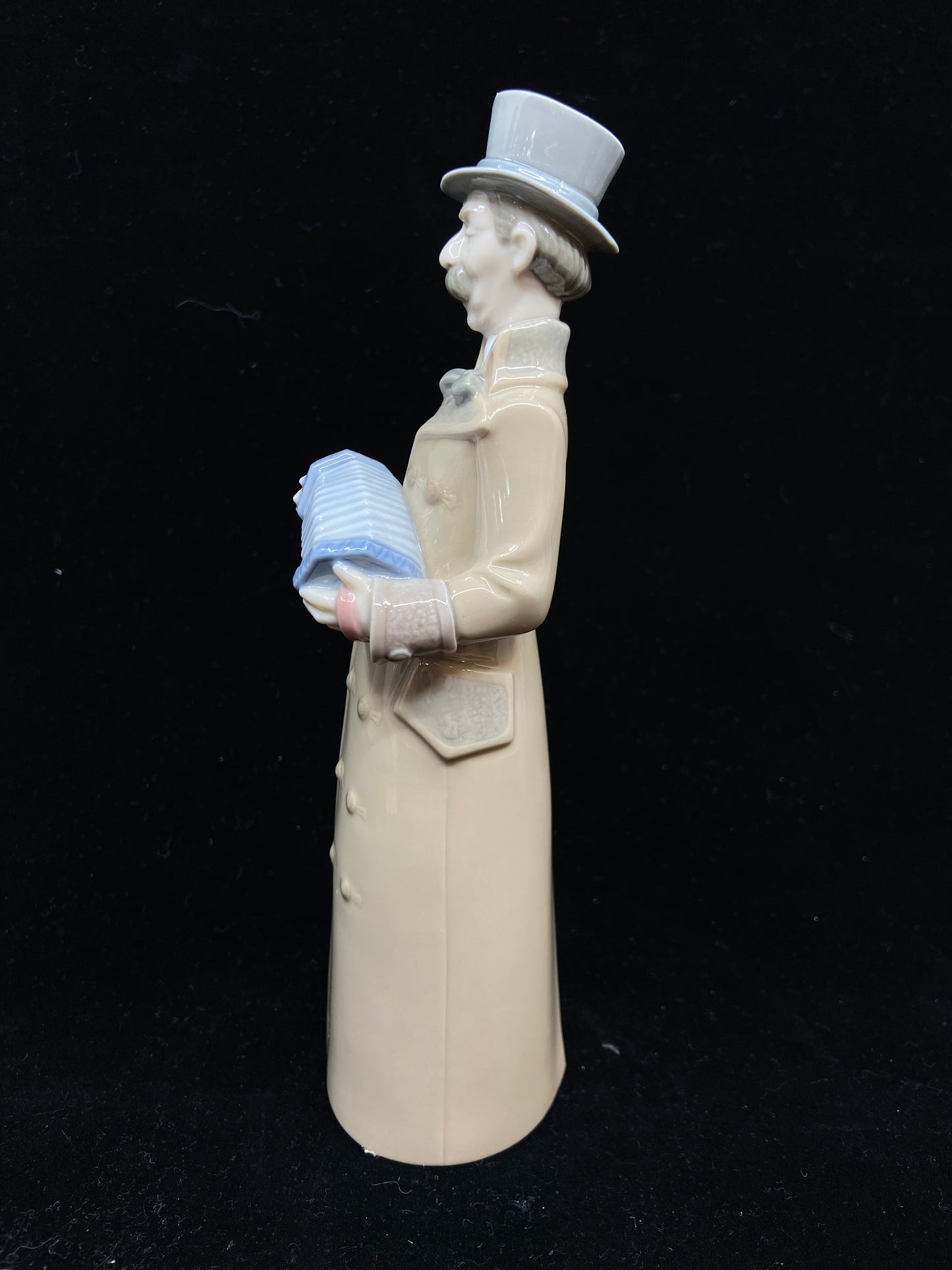 Lladro Bell Musician with Accordion 8171 (YBWRHB)