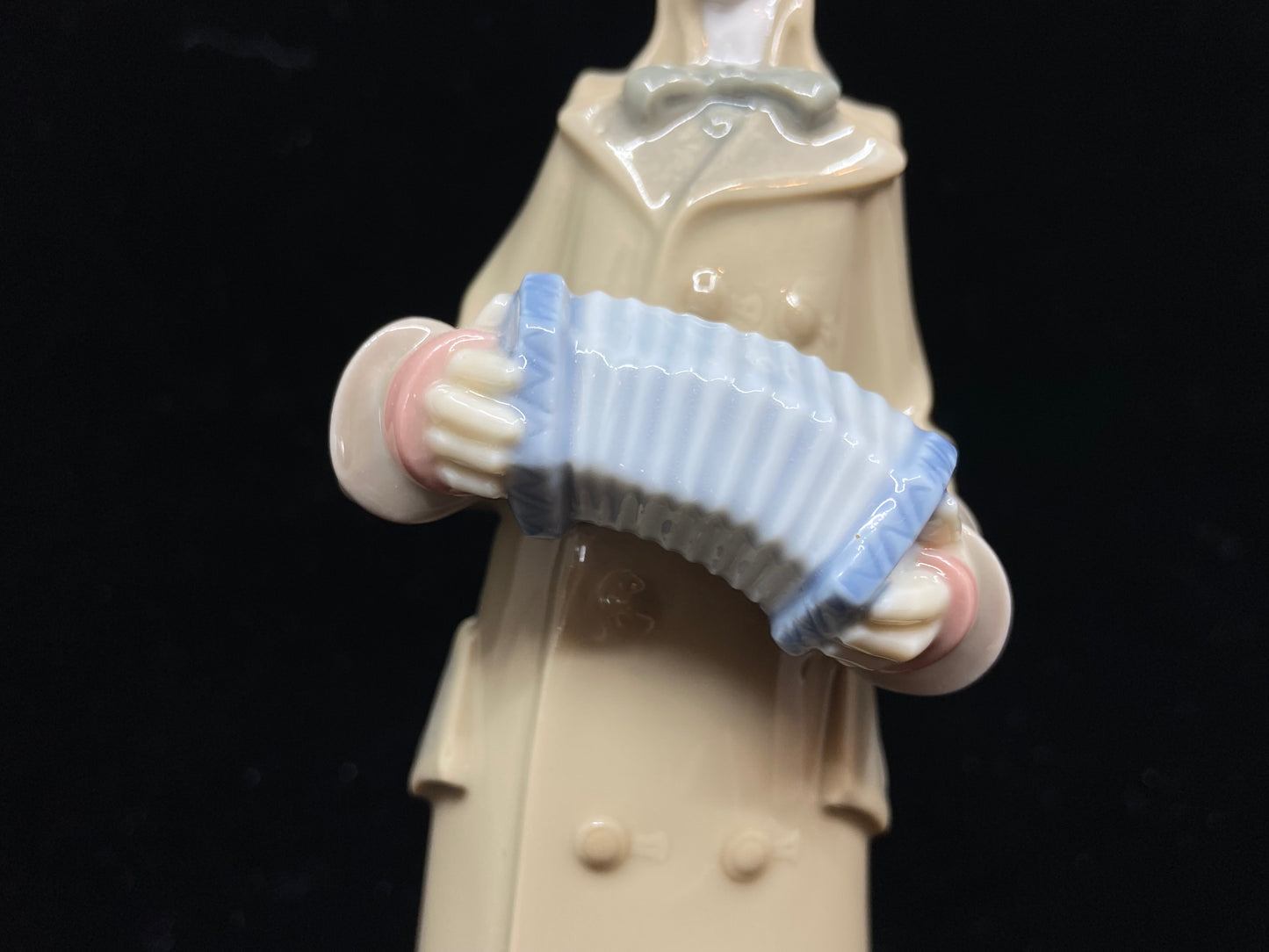 Lladro Bell Musician with Accordion 8171 (YBWRHB)