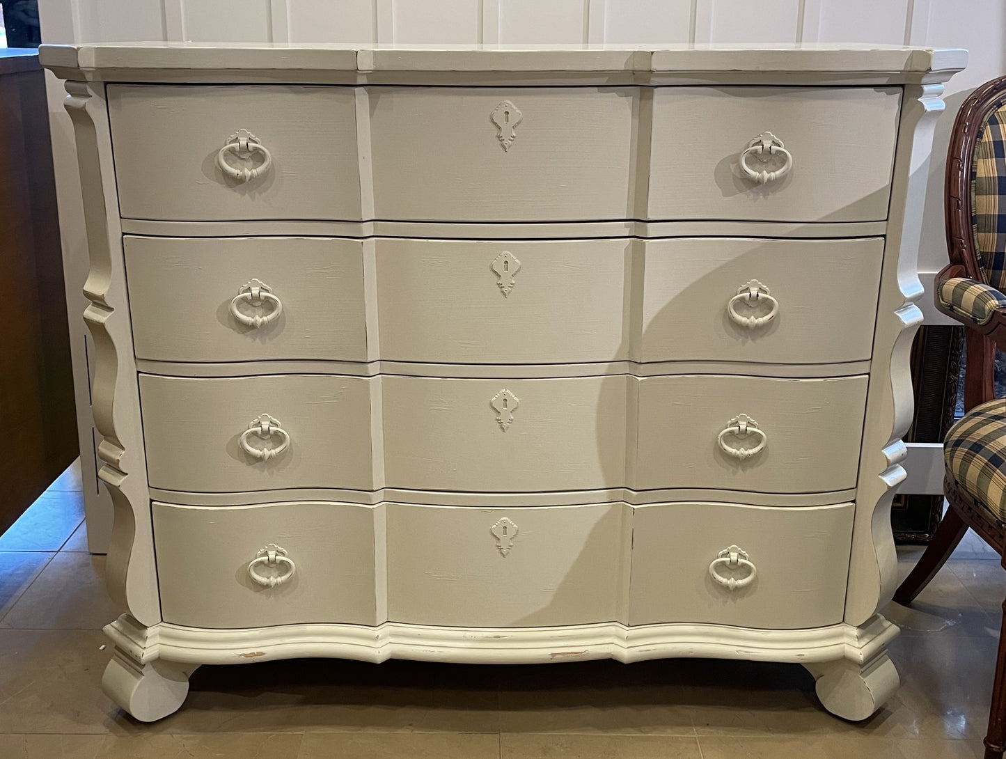 Lexington White Dresser (W4WLBF)