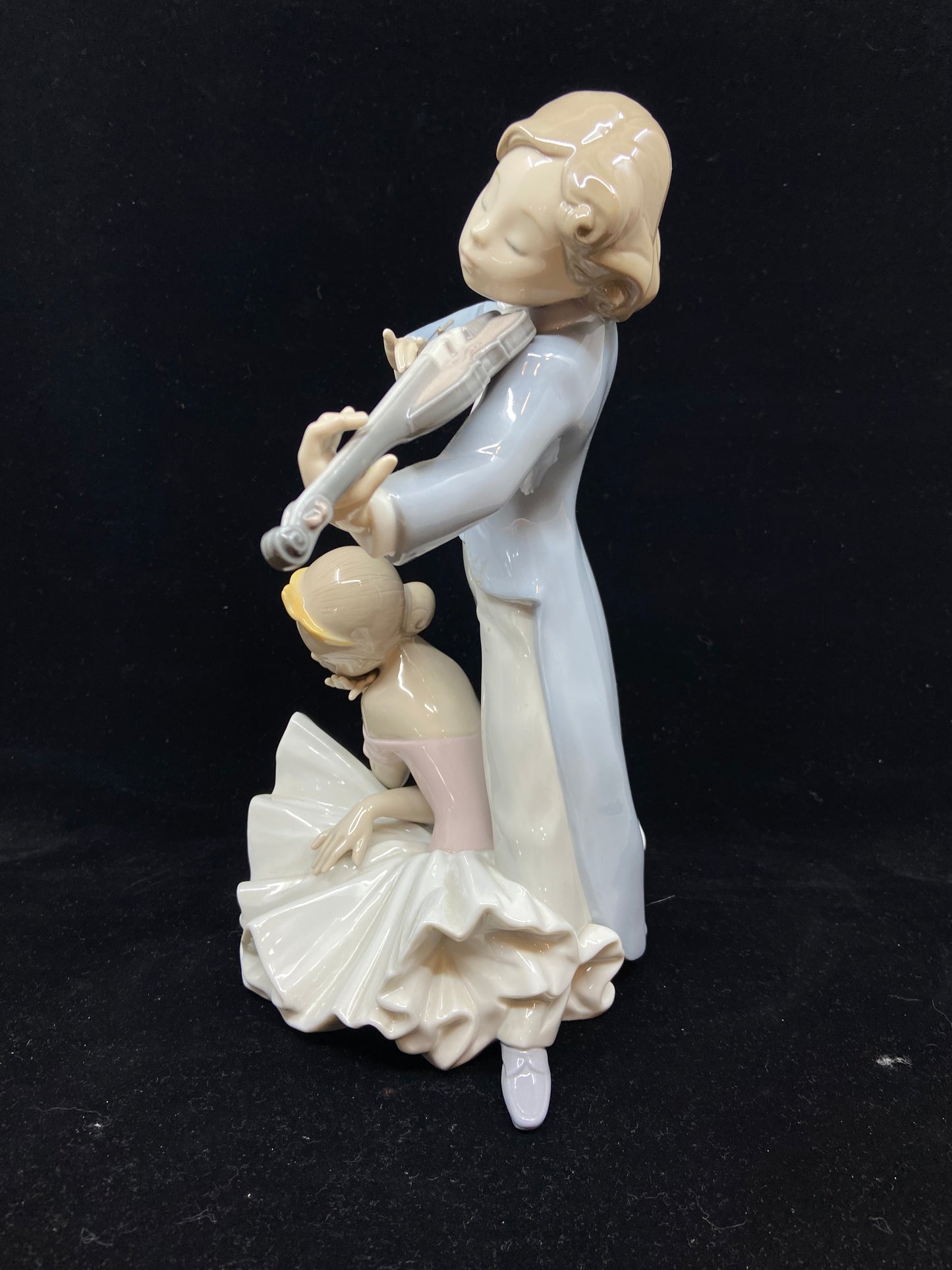 Lladro Captivating Melody #9688 (RYYW2Z)