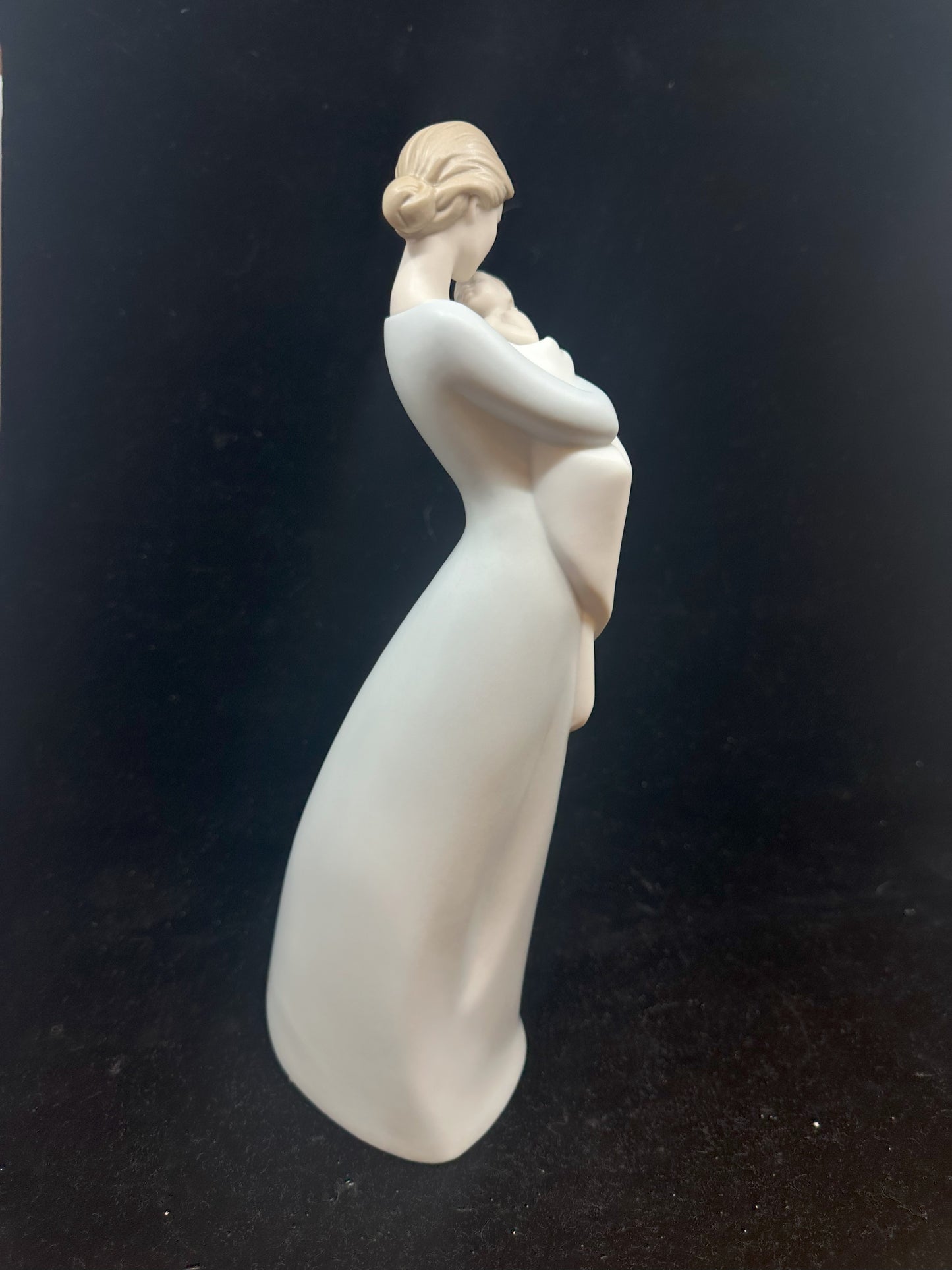 Lladro A Mother's Embrace (DYEZ5N)