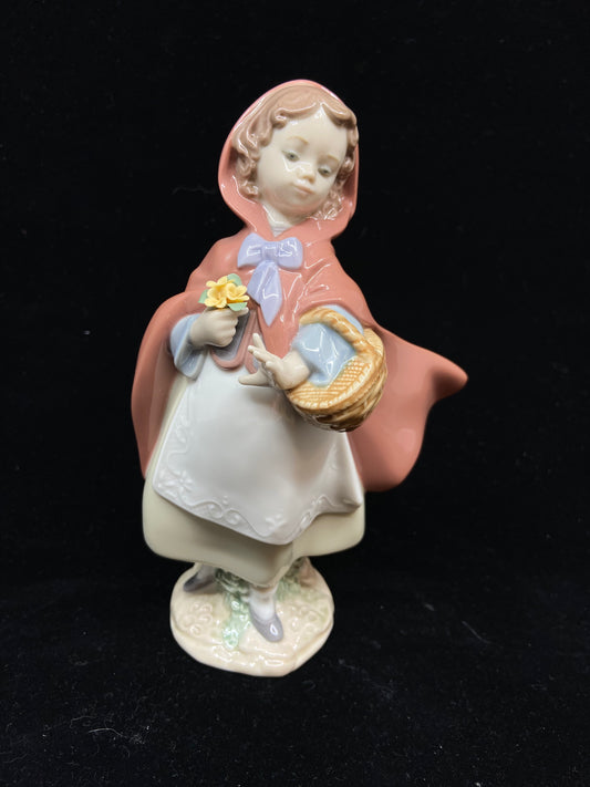 Lladro Little Red Riding Hood #8500 (QHPUBB)