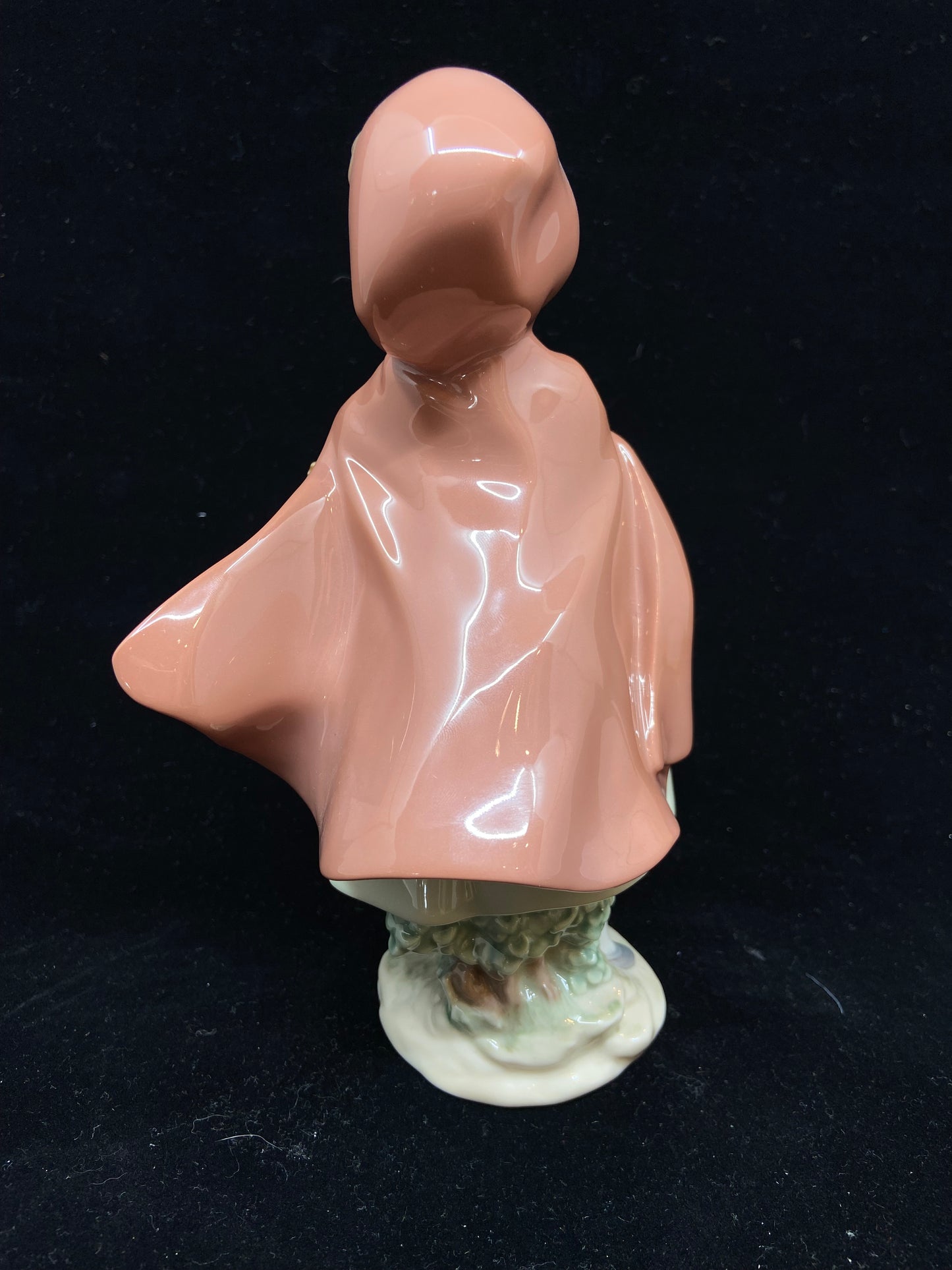 Lladro Little Red Riding Hood #8500 (QHPUBB)