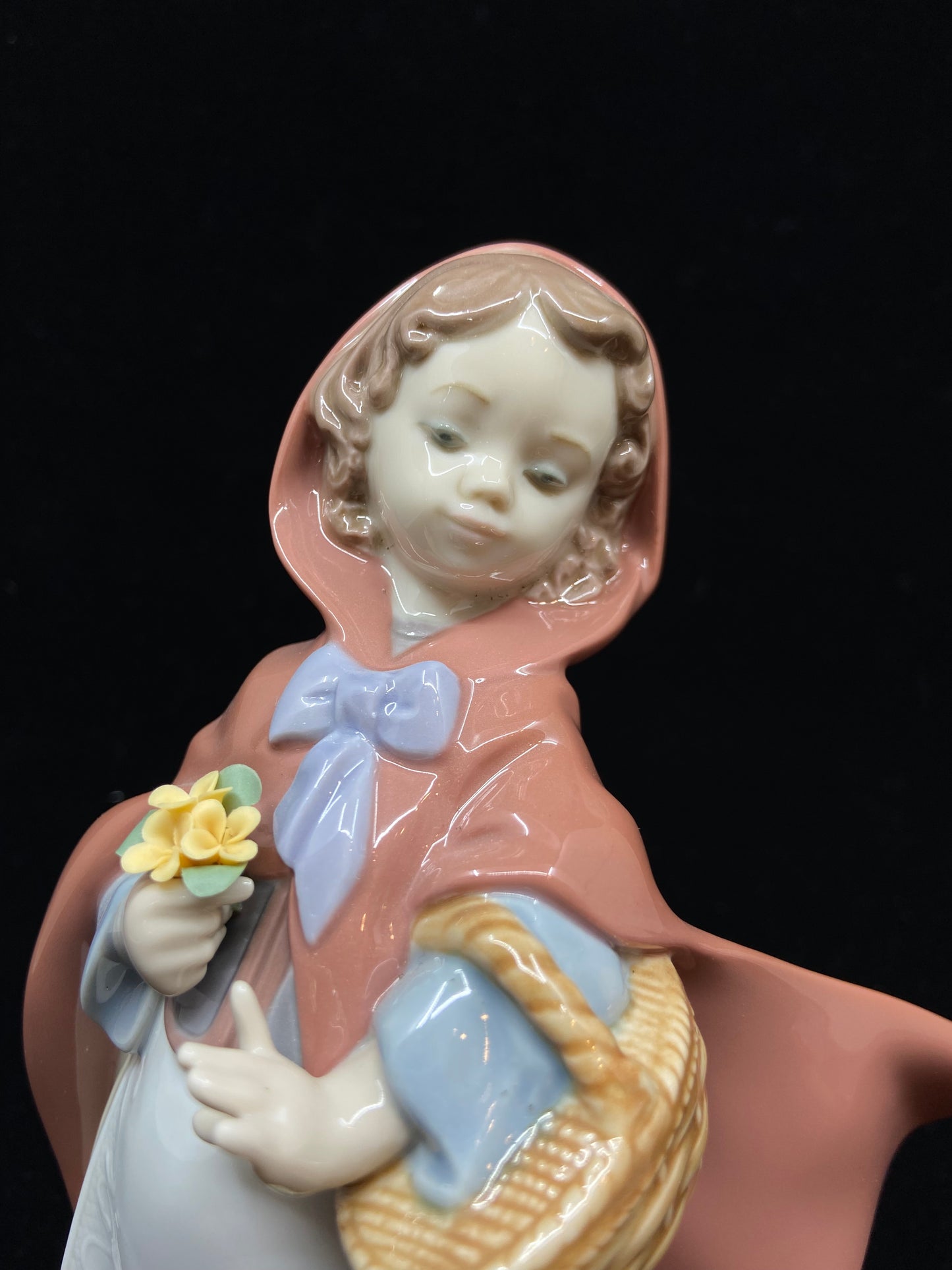 Lladro Little Red Riding Hood #8500 (QHPUBB)