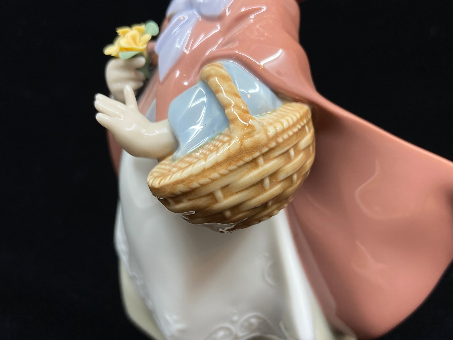 Lladro Little Red Riding Hood #8500 (QHPUBB)