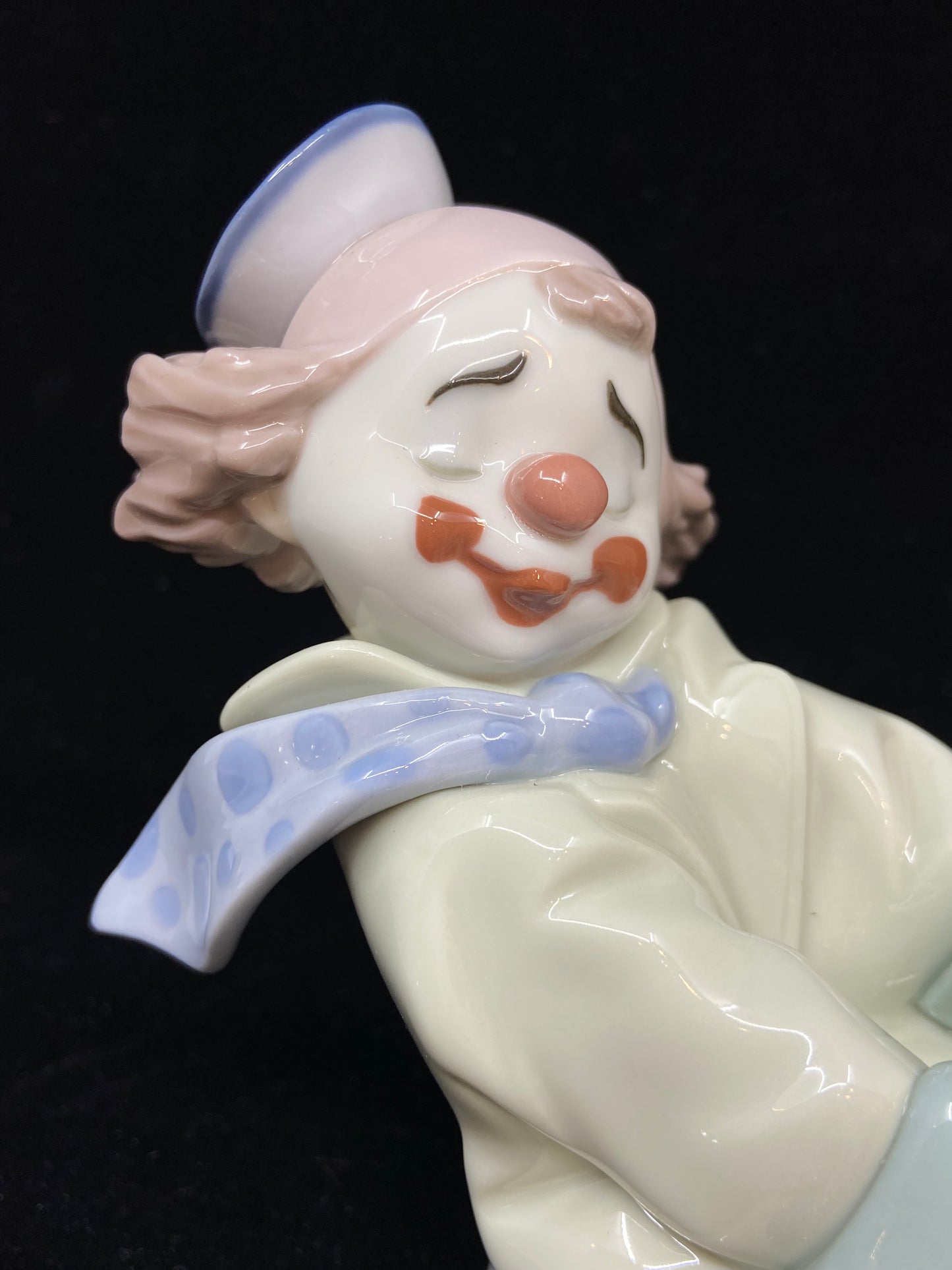 Lladro Circus Waves Clown in Boat 8137 (QFTRXA)