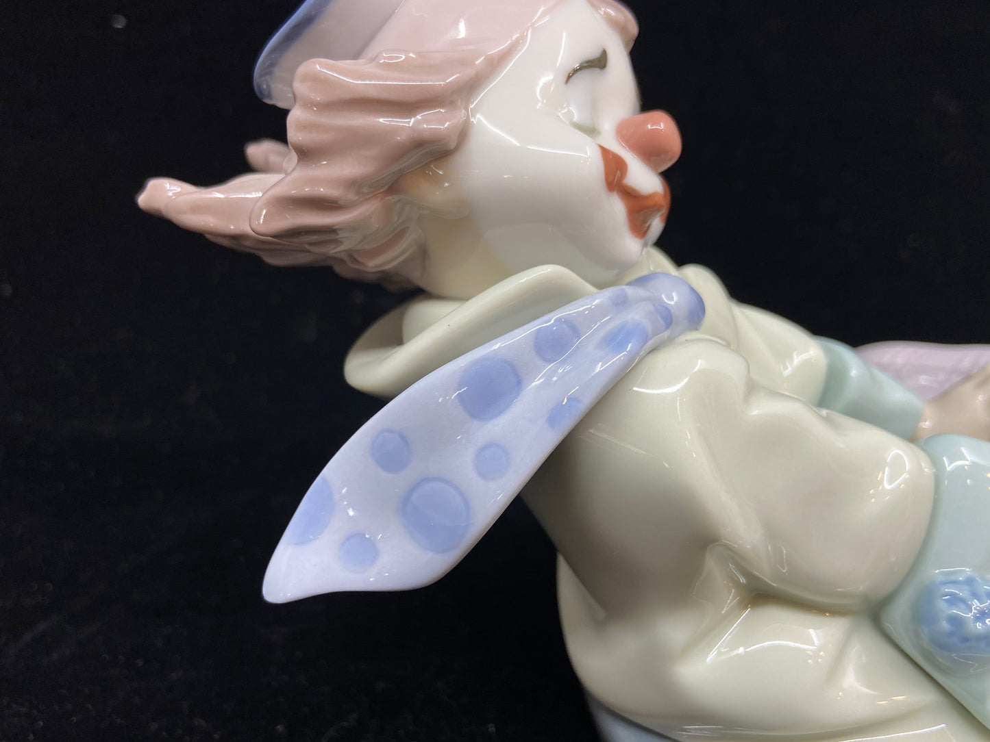 Lladro Circus Waves Clown in Boat 8137 (QFTRXA)