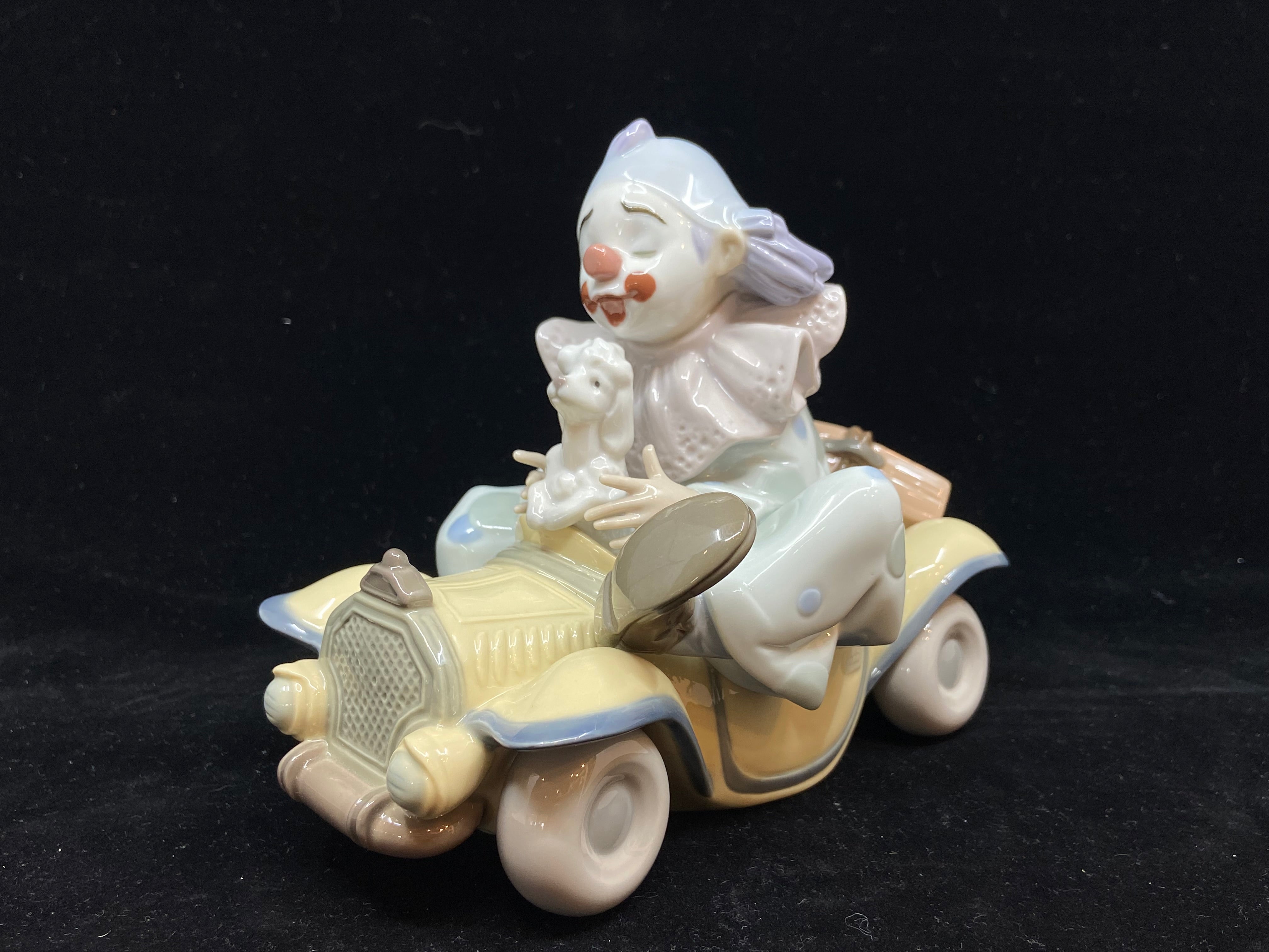 Lladro Trip to the Circus Clown in Car #8136 (25H92W) – The Perfect Thing