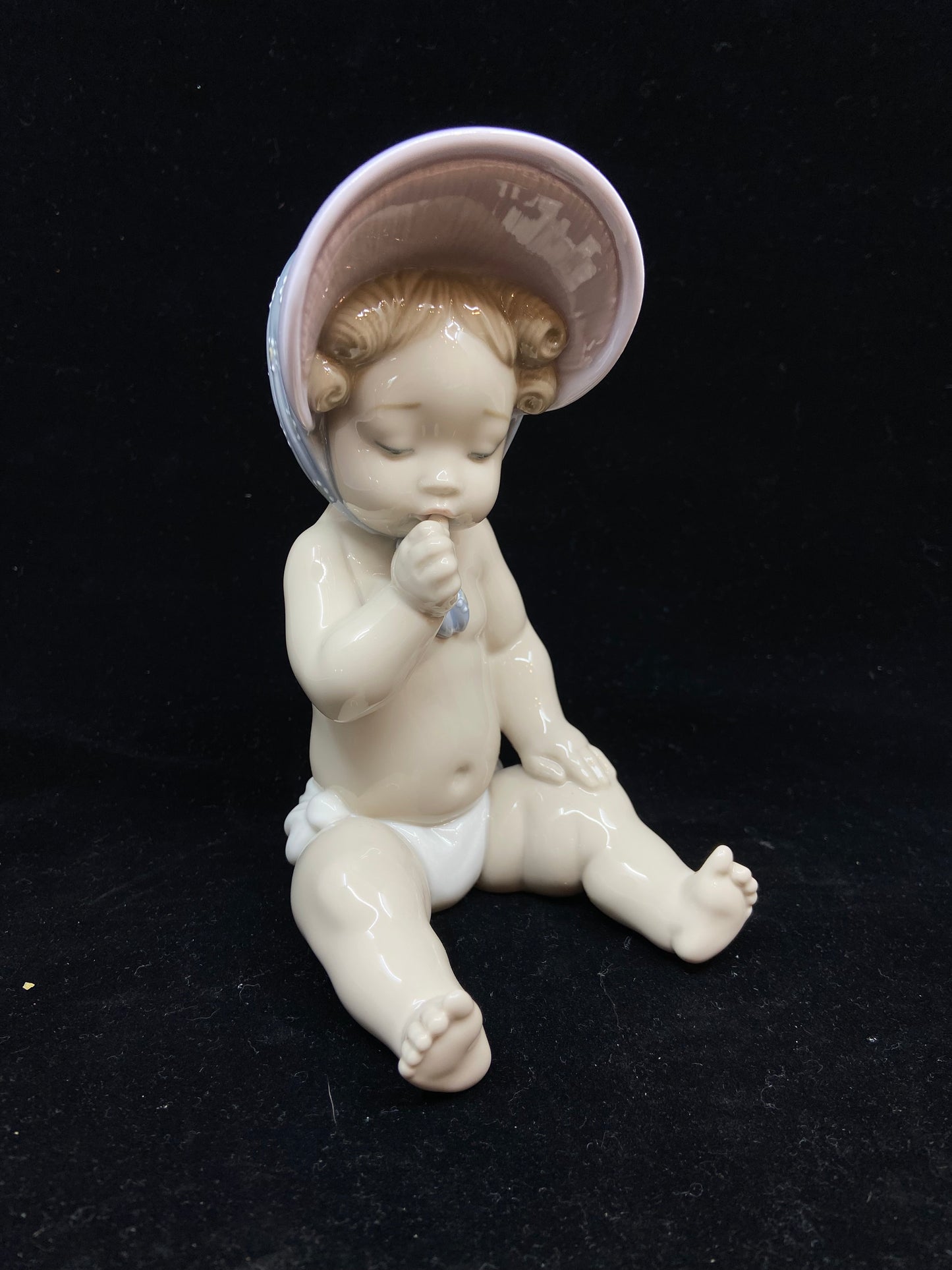 Lladro Baby Girl with Bonnet #9126 (LEWLHJ)