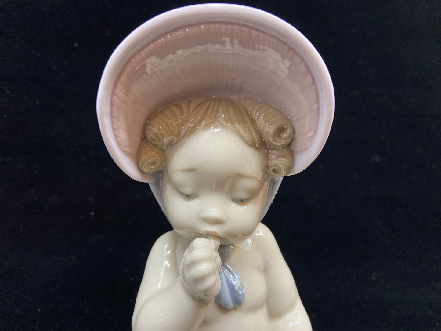 Lladro Baby Girl with Bonnet #9126 (LEWLHJ)