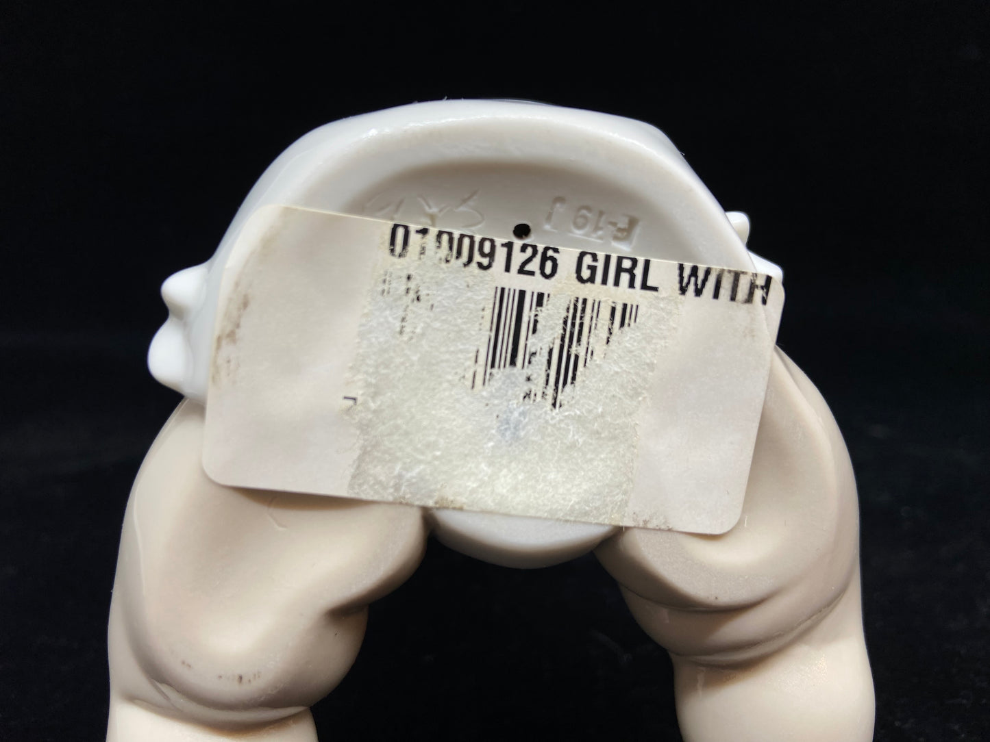 Lladro Baby Girl with Bonnet #9126 (LEWLHJ)