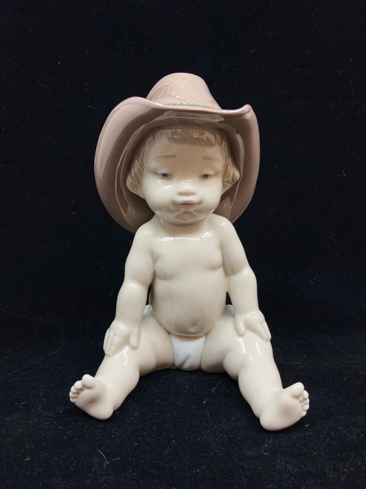 Lladro Baby Boy with Cowboy Hat #9127 (67RR3Q)