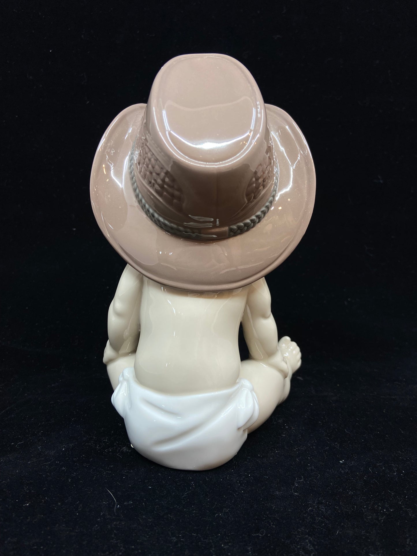 Lladro Baby Boy with Cowboy Hat #9127 (67RR3Q)