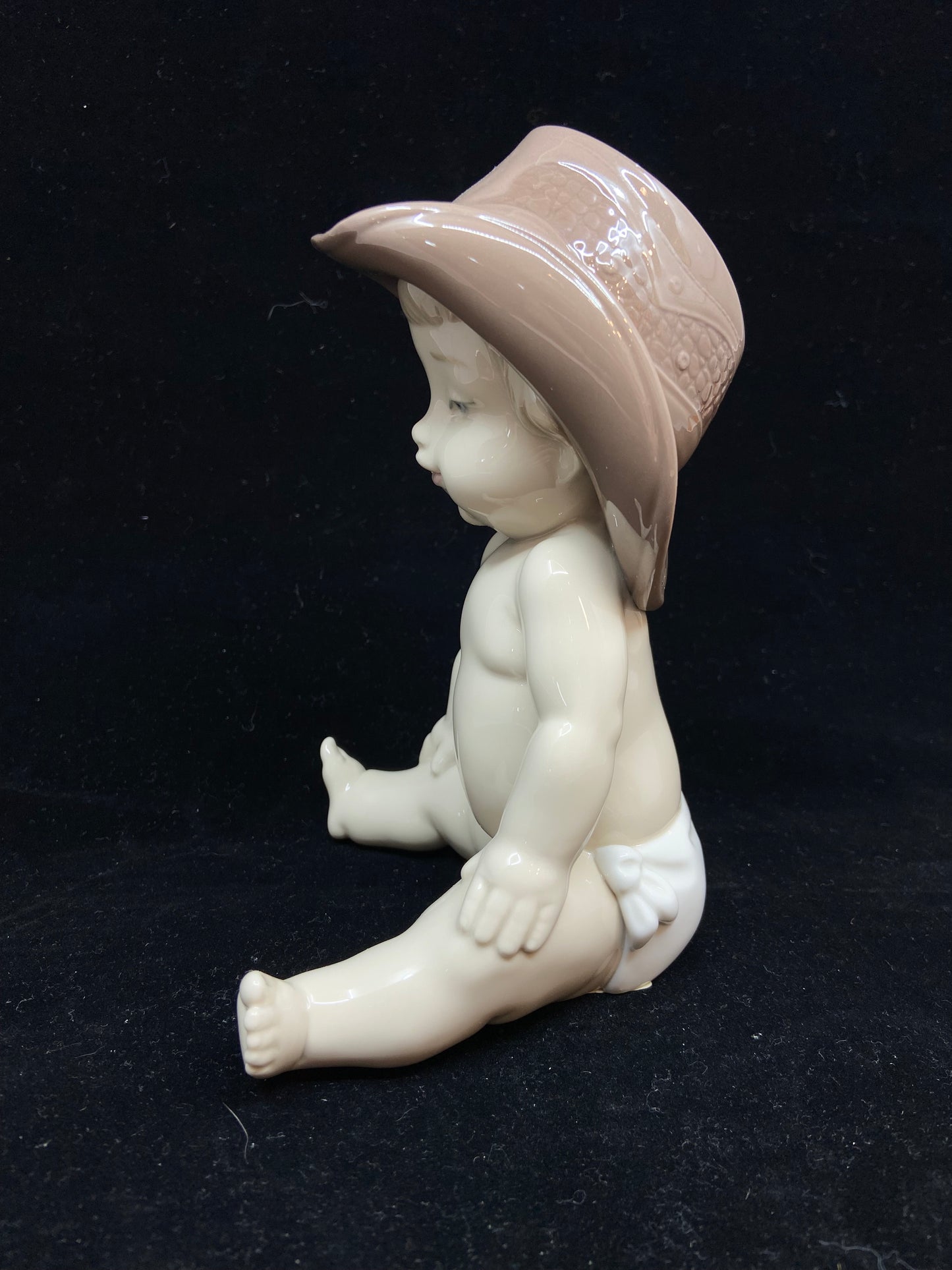 Lladro Baby Boy with Cowboy Hat #9127 (67RR3Q)