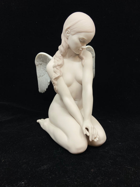 Lladro Beautiful Angel #8235 (CB9HLR)