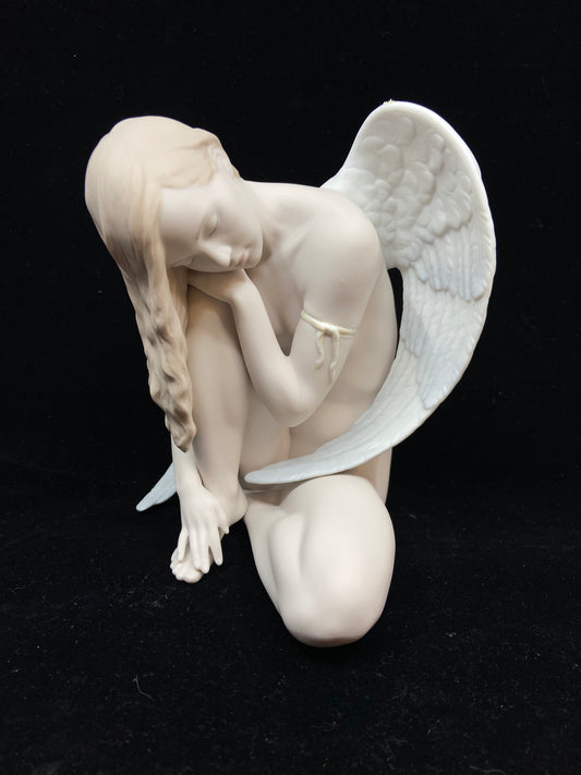 Lladro Wonderful Angel #8236 (CB9HLR)