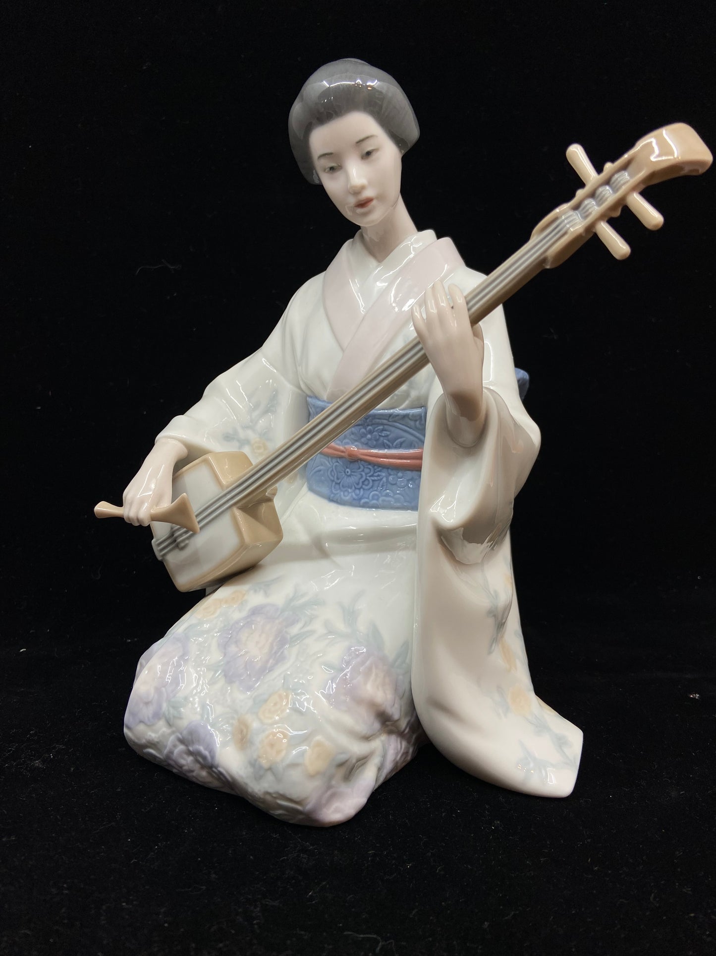 Lladro Set of Three Asian Musicians with Stand (PBFKLV)