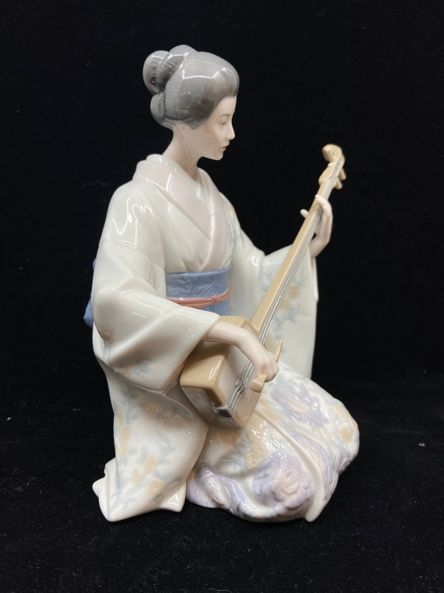 Lladro Set of Three Asian Musicians with Stand (PBFKLV)