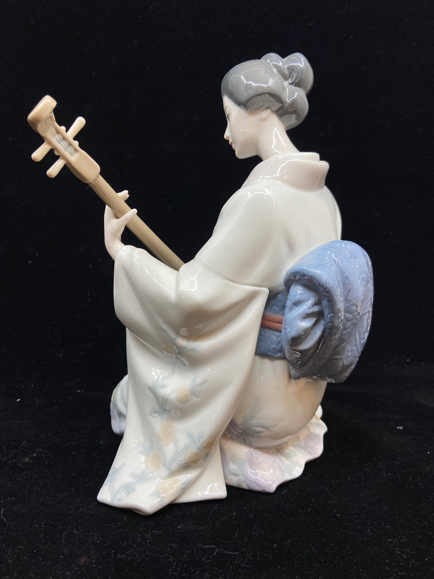 Lladro Set of Three Asian Musicians with Stand (PBFKLV)