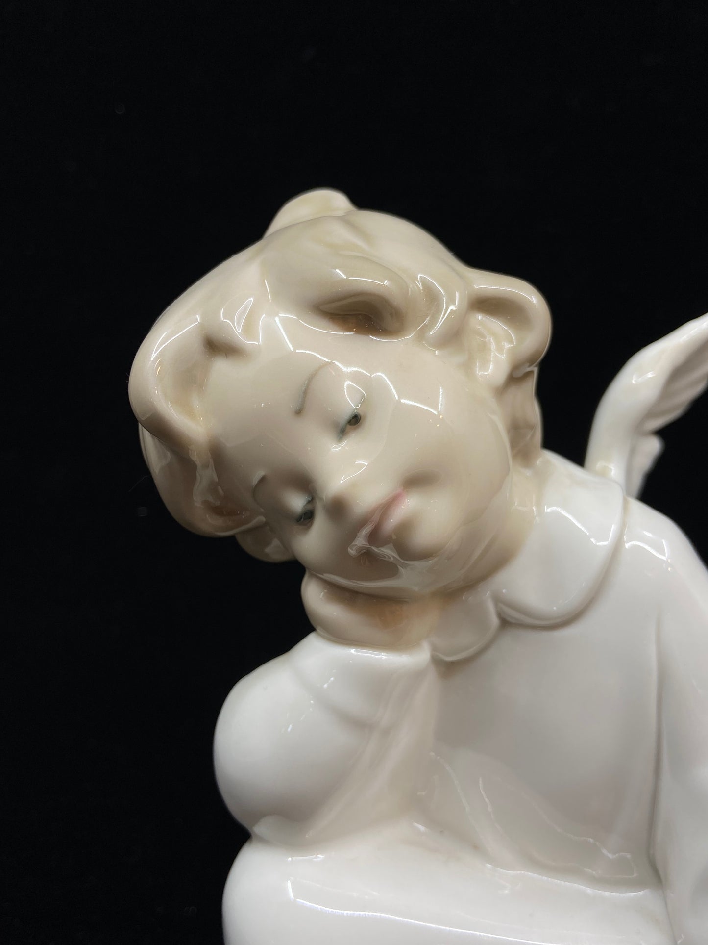 Lladro #4961 Angel Dreaming (R53AVA)