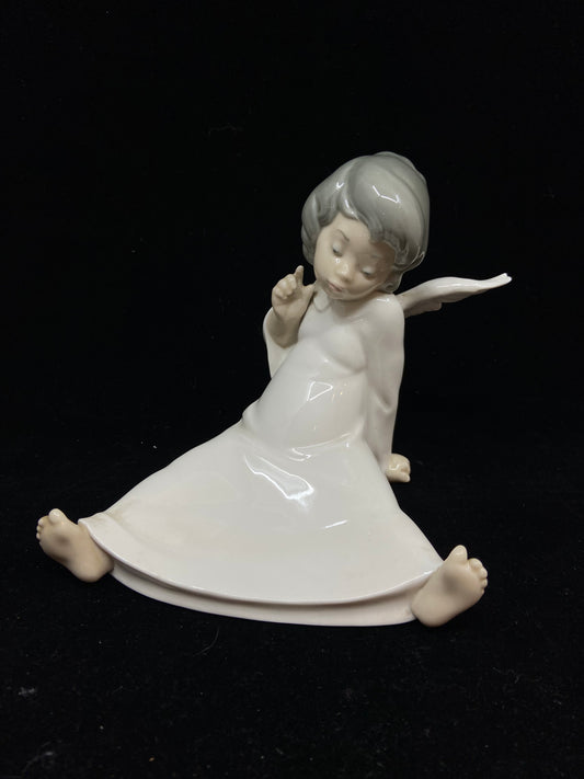 Lladro #4962 Angel Wondering (R53AVA)