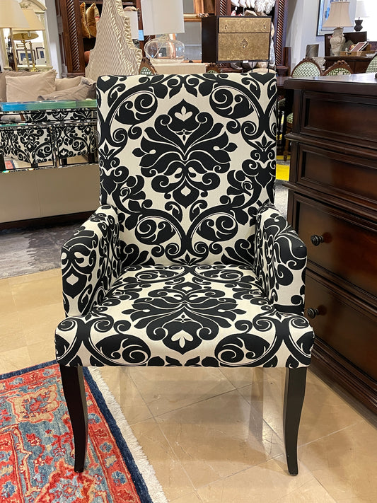 Pier One Imports Black and White Arm Chair (0AQ002)