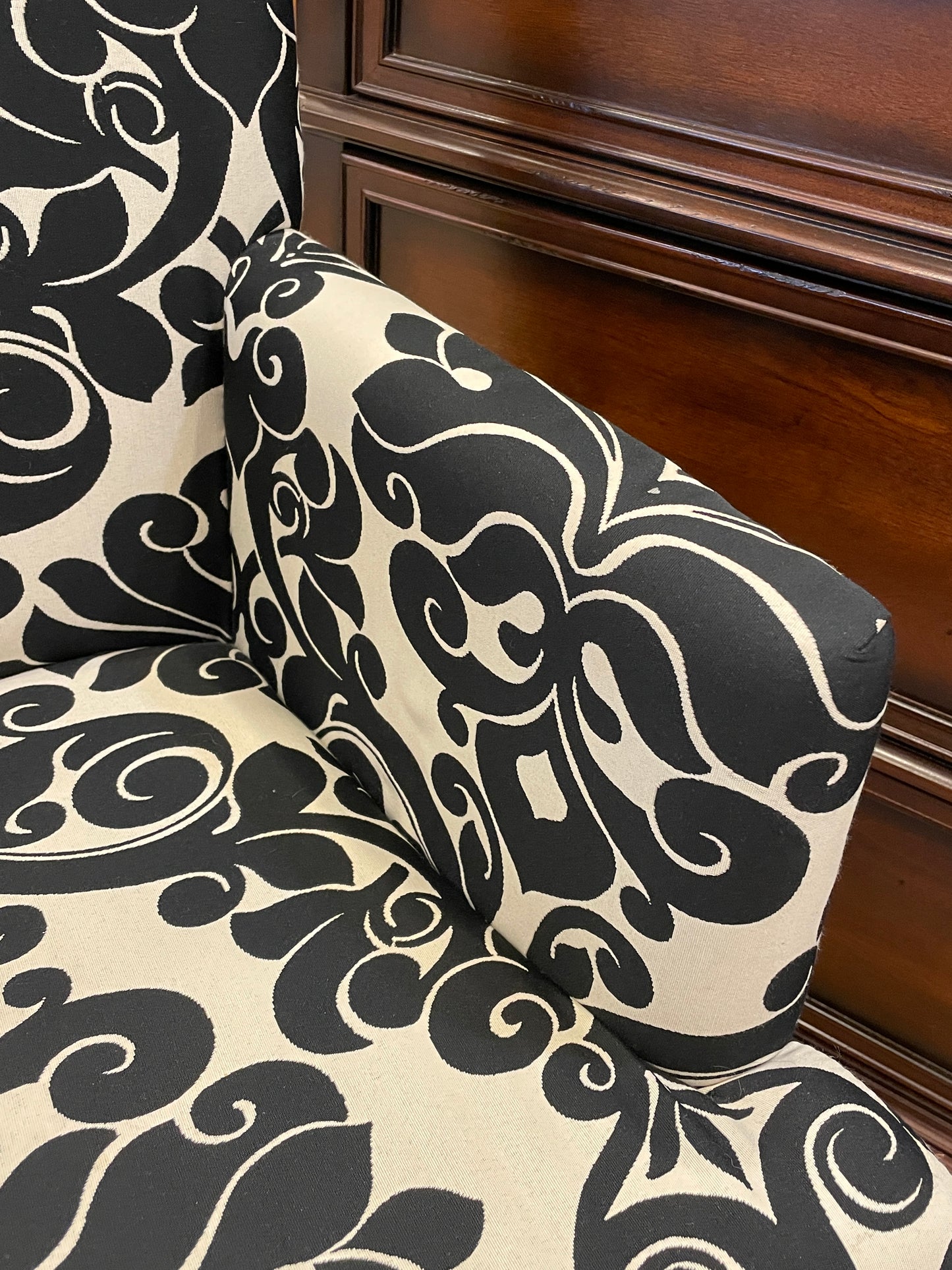 Pier One Imports Black and White Arm Chair (0AQ002)