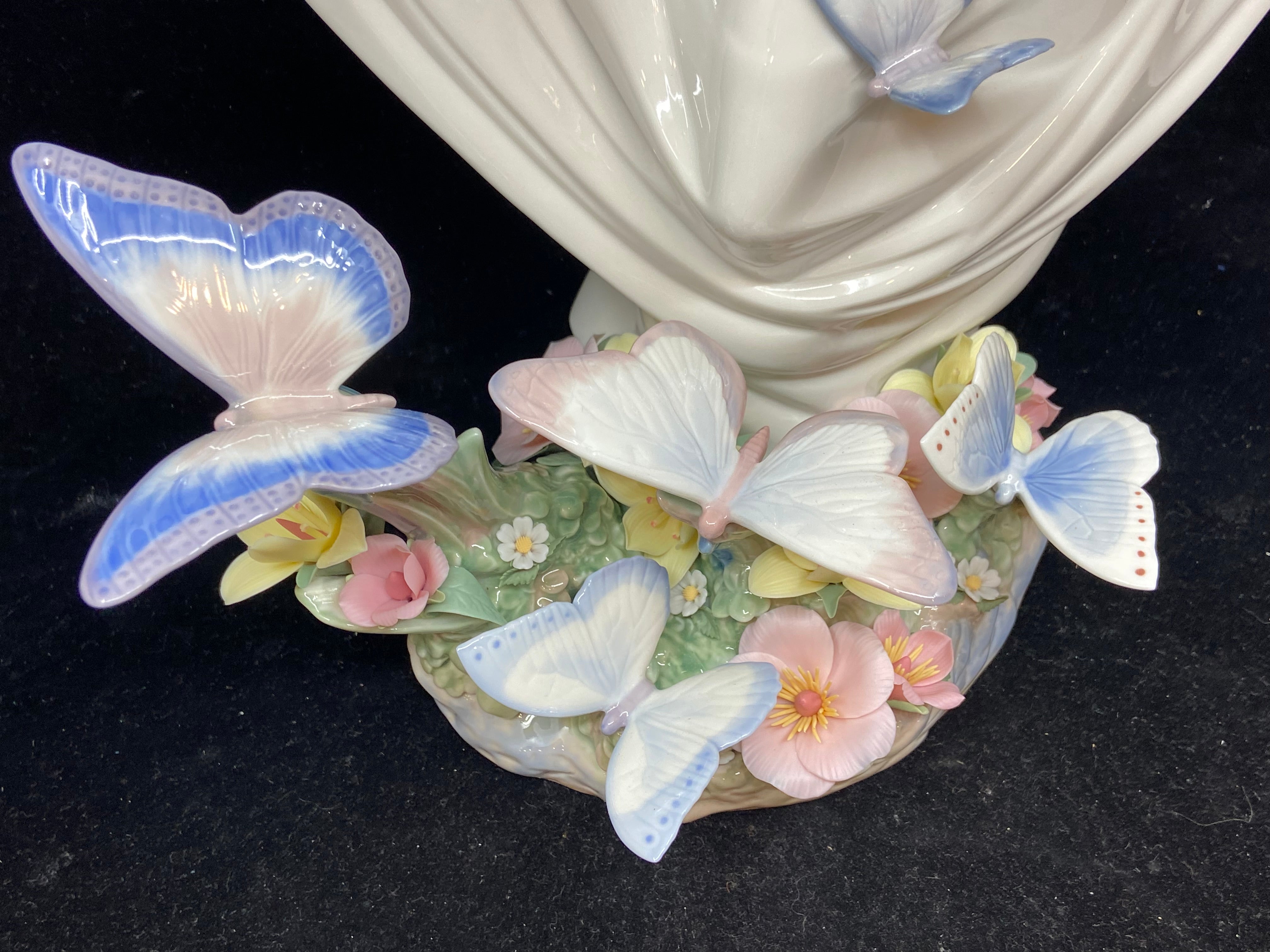 Lladro Fairy of the Butterflies #1850 (26142)